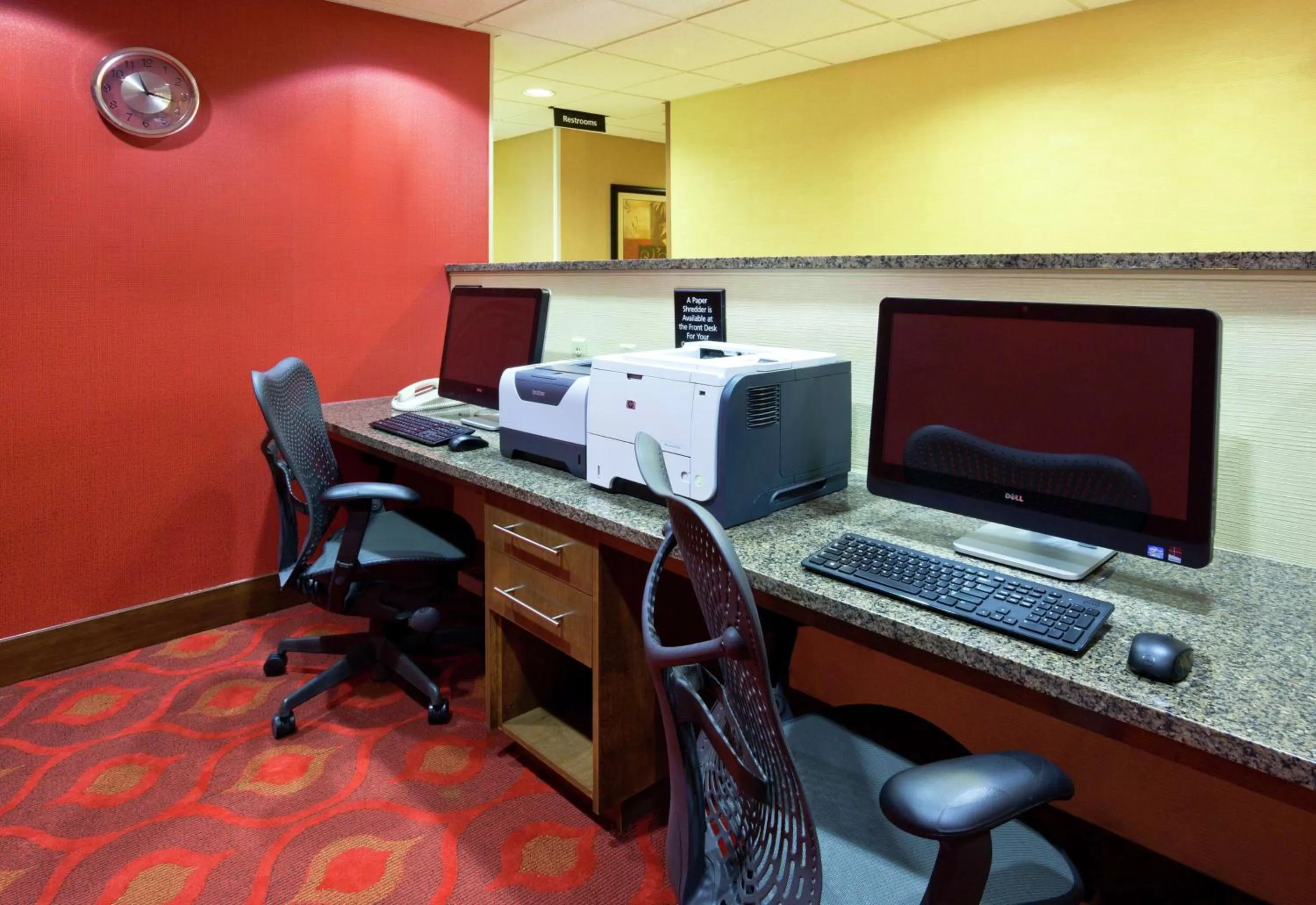 Business facilities in Hampton Inn Rockford