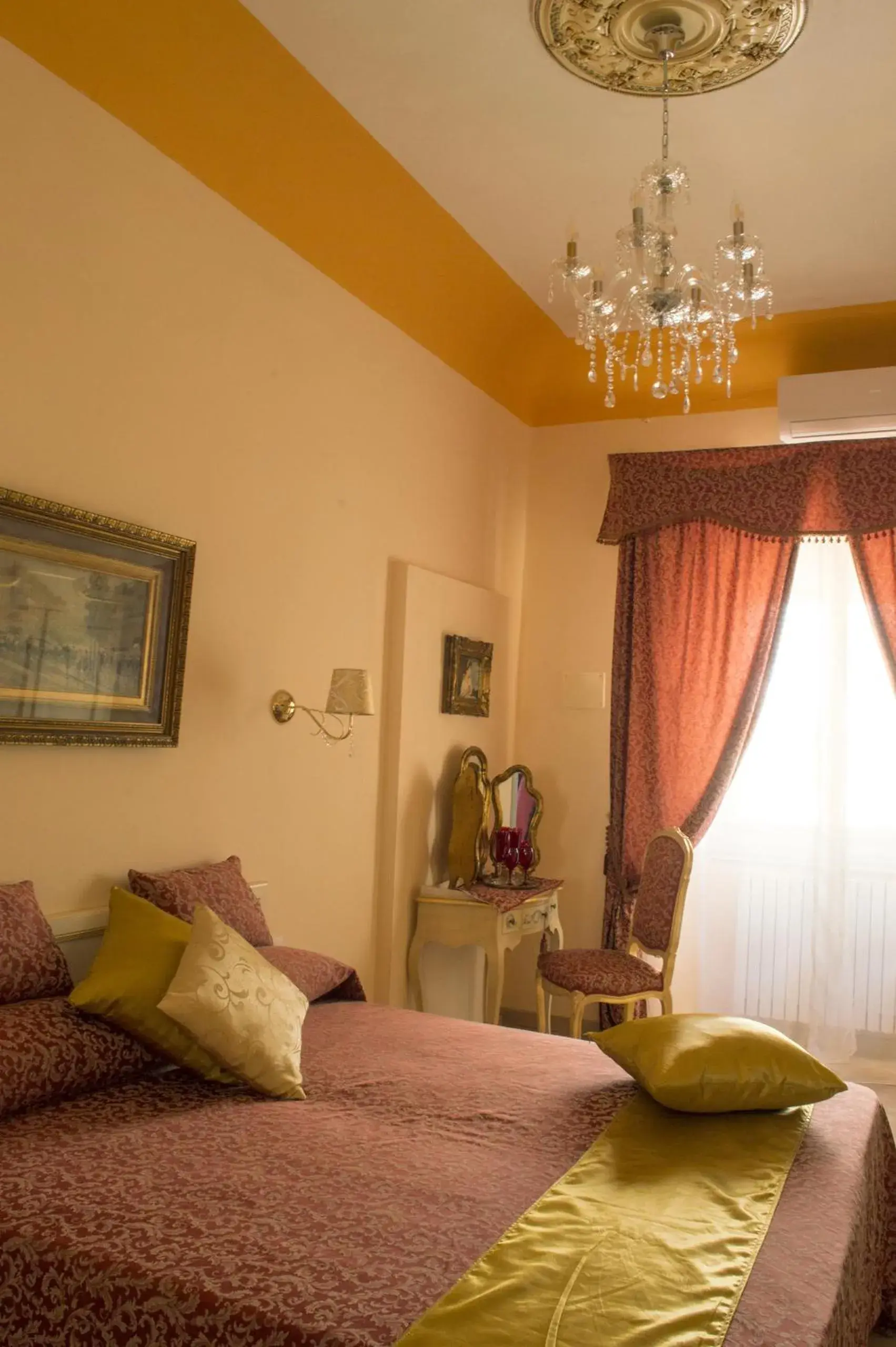 Photo of the whole room, Bed in La Corte Dei Principi - Residenza D'Epoca