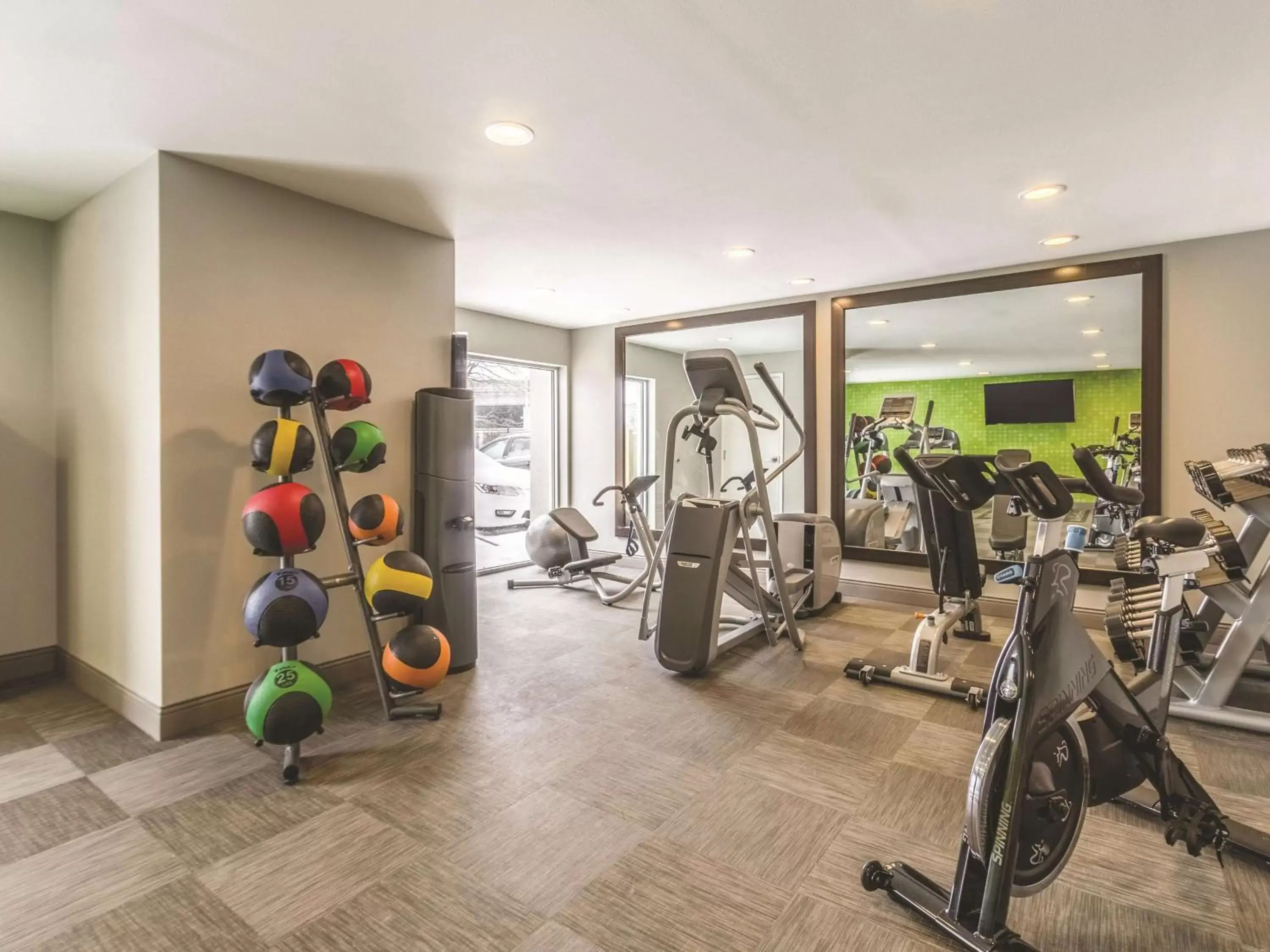 Fitness centre/facilities, Fitness Center/Facilities in La Quinta by Wyndham Cleveland - Airport North