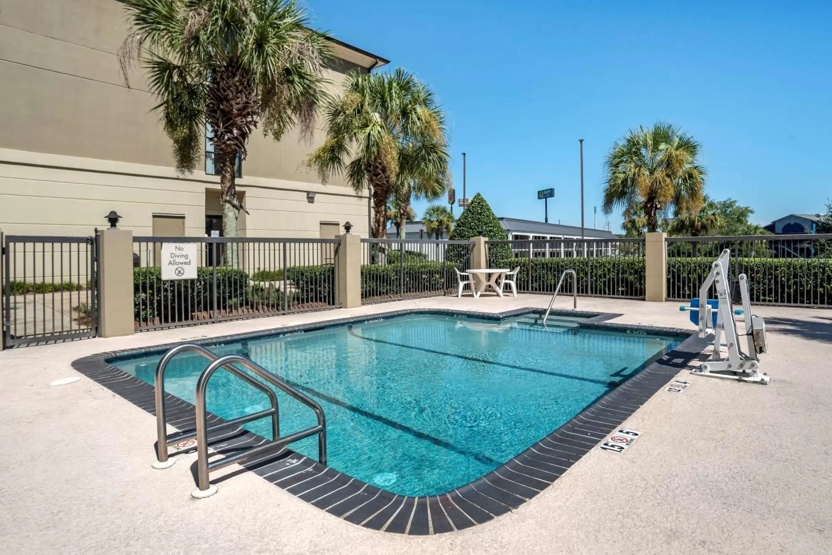 Swimming Pool in Comfort Suites Mobile West/Tillmans Corner