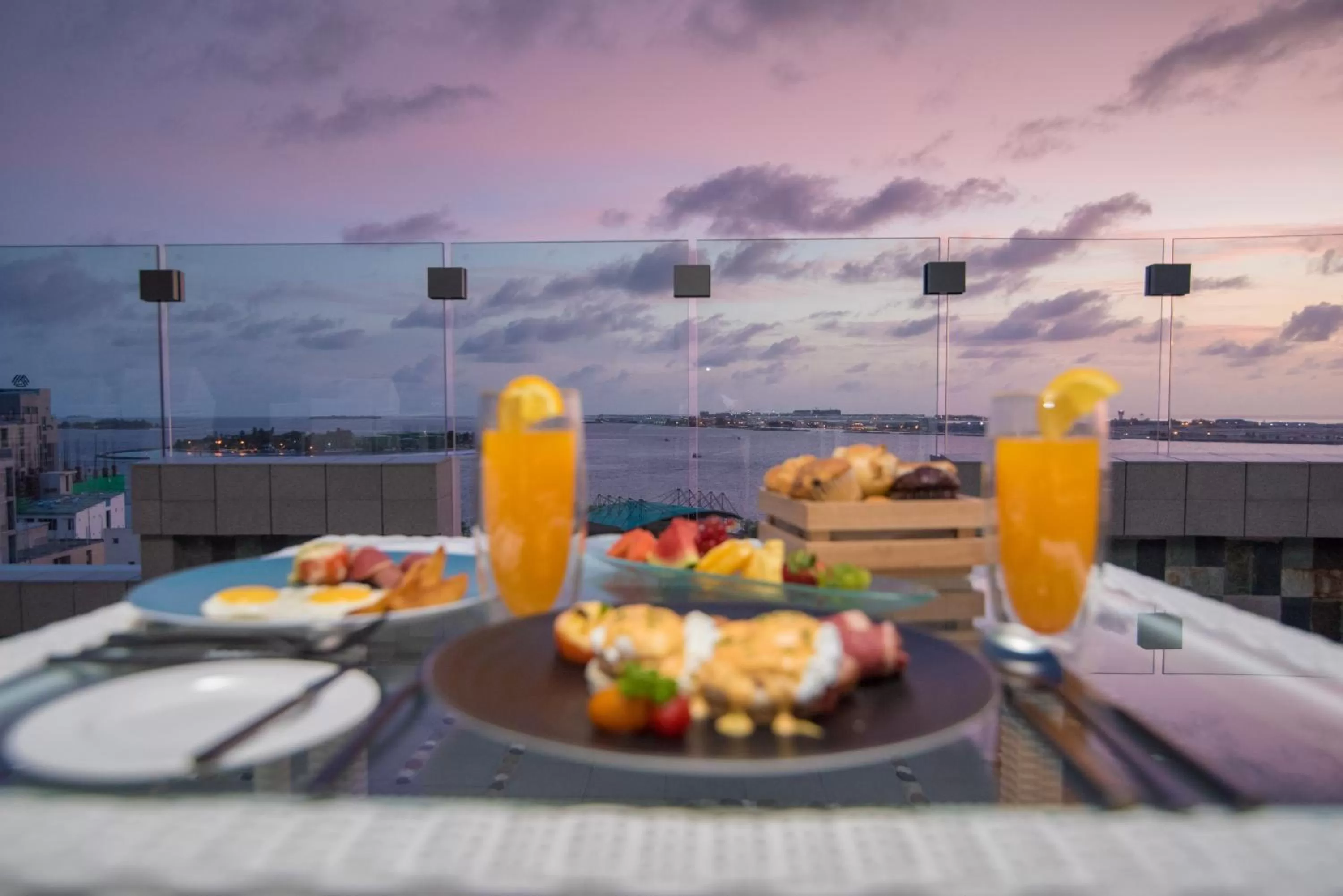 Restaurant/places to eat in Samann Grand