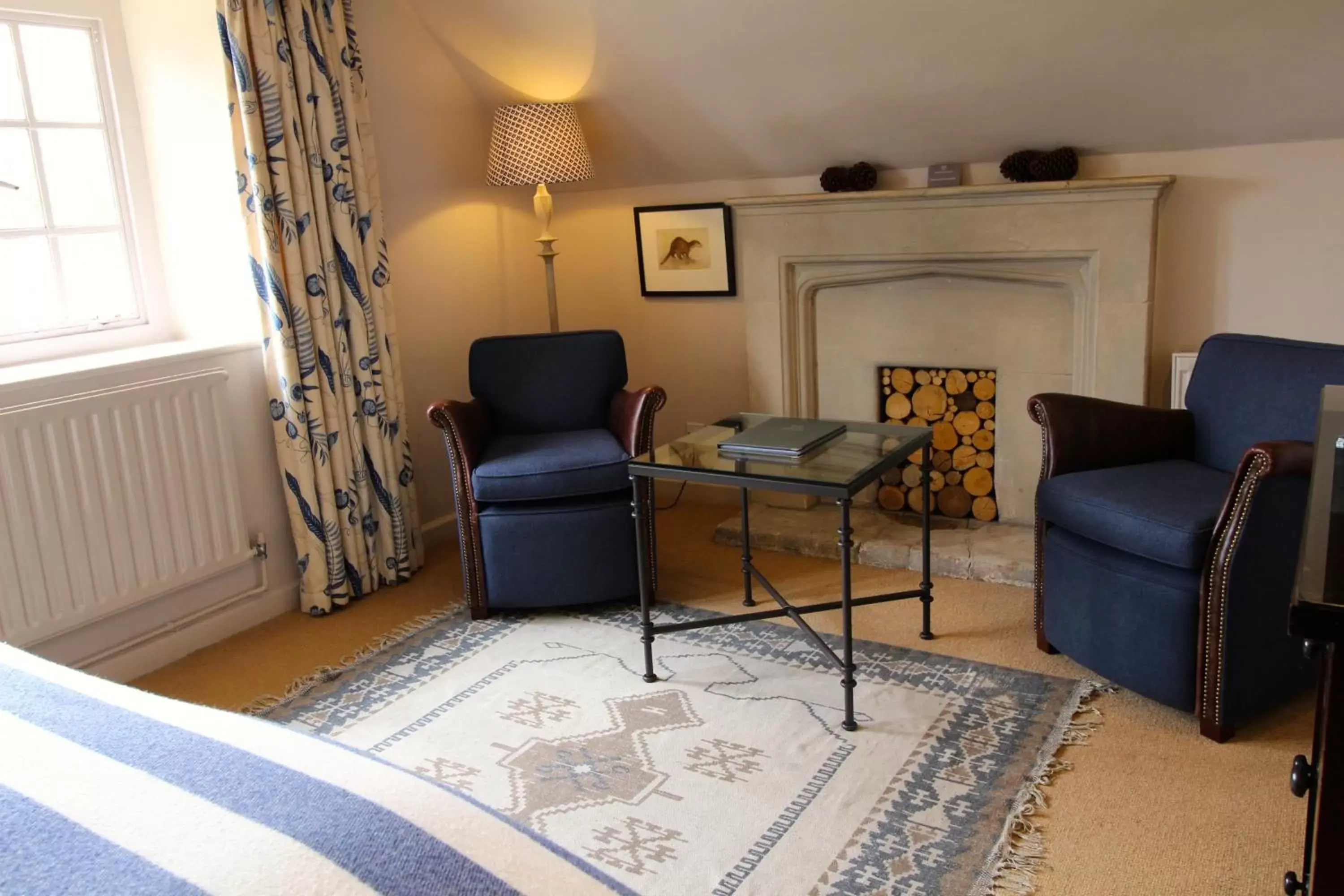 Photo of the whole room, Seating Area in The Hare & Hounds Hotel