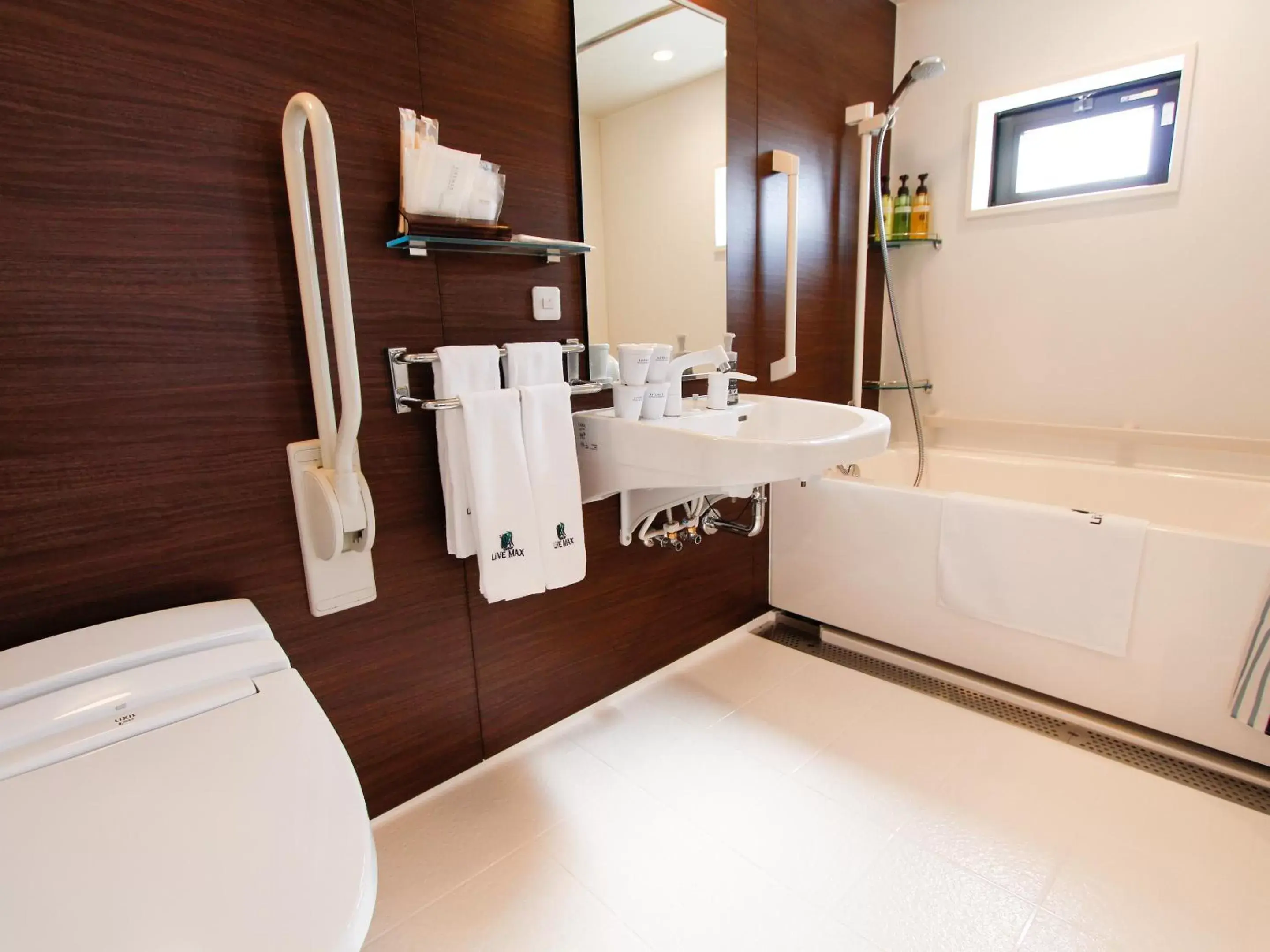 Twin Room - single occupancy - Disability Access - Non-Smoking in HOTEL LiVEMAX Osaka Dome Mae Hotel Twin Room - single occupancy - Disability Access - Non-Smoking in HOTEL LiVEMAX Osaka Dome Mae Hotel