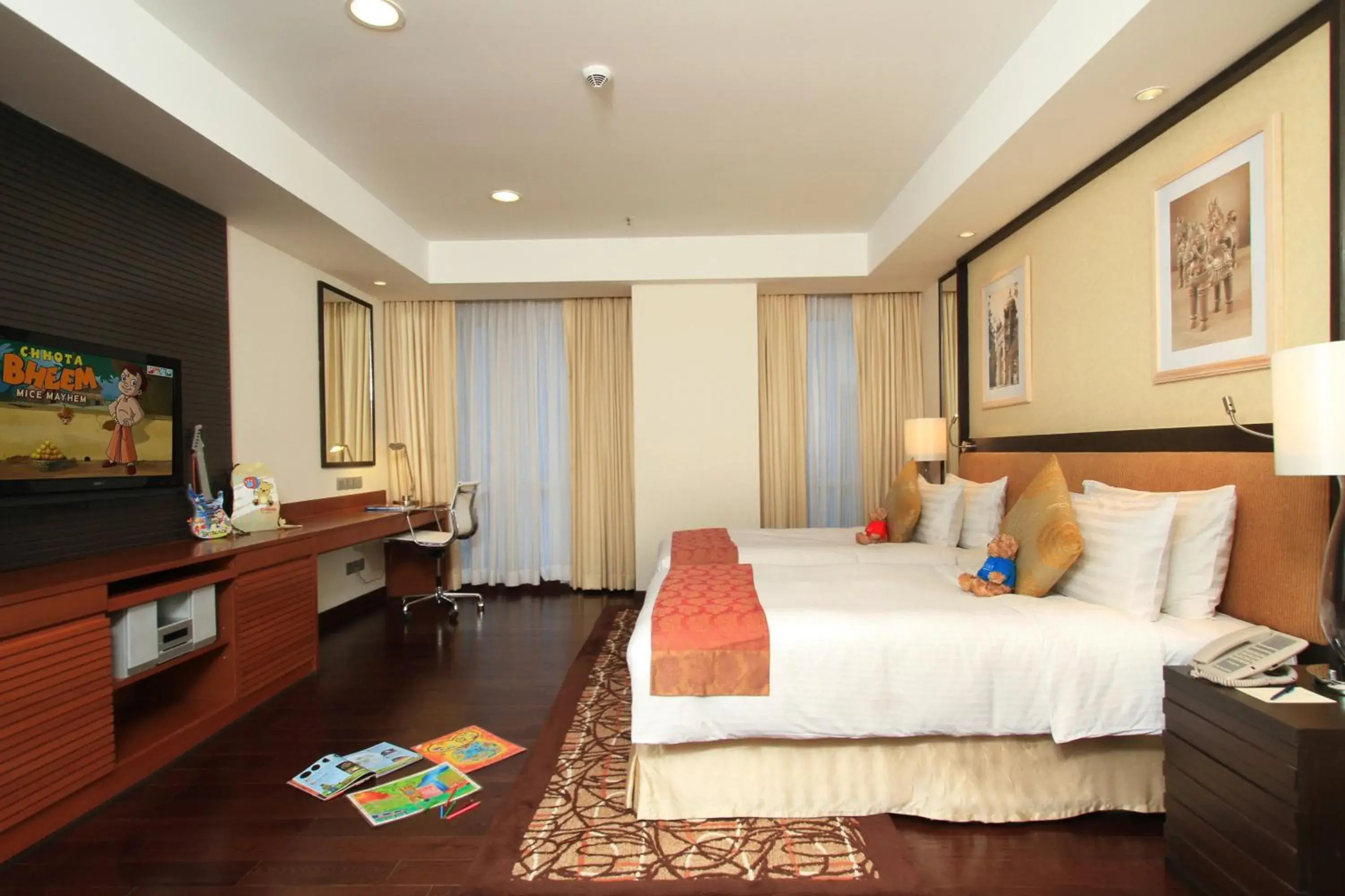 Photo of the whole room, Bed in Somerset Greenways Chennai