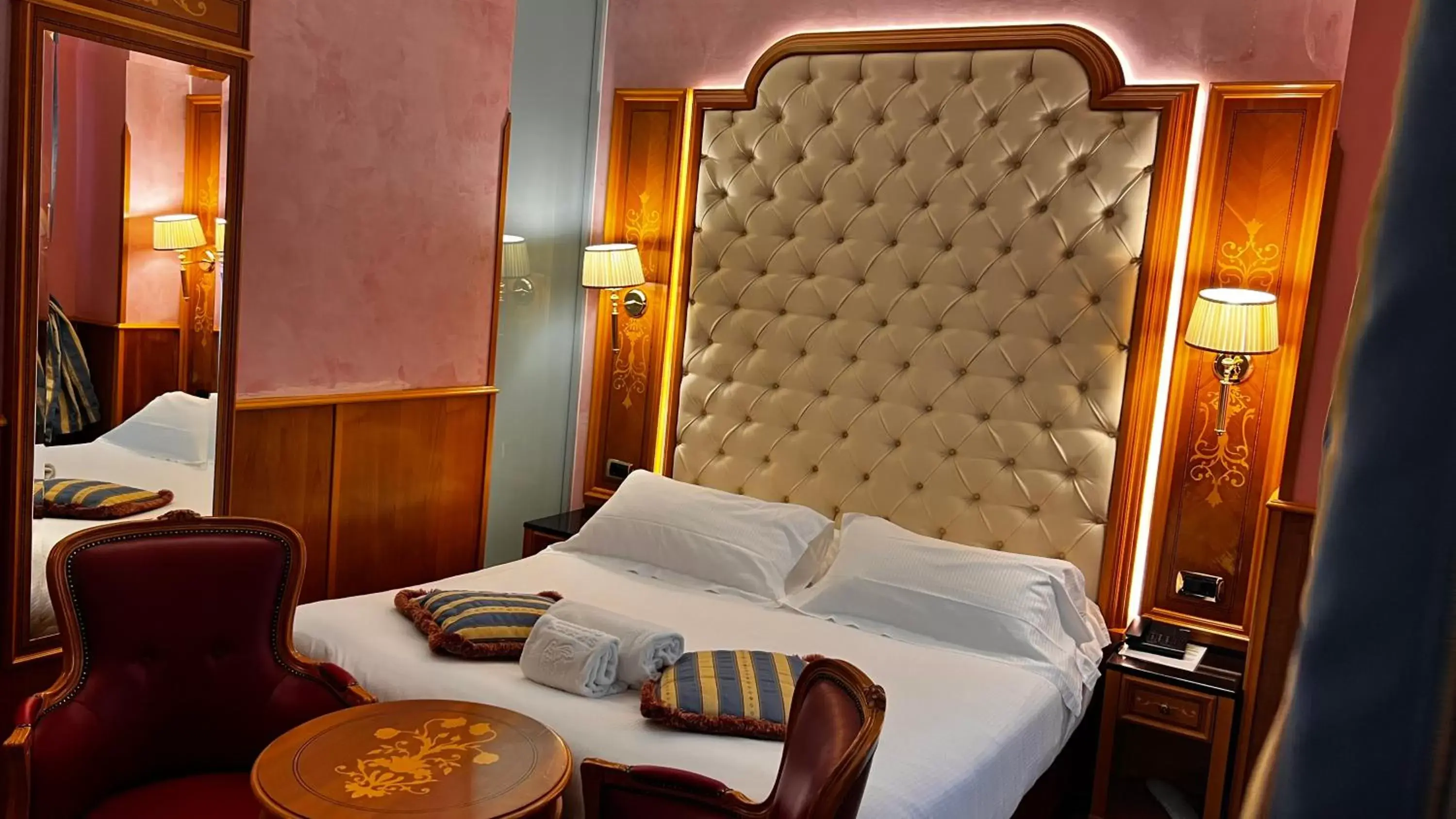 Bed in Hotel Vittoria