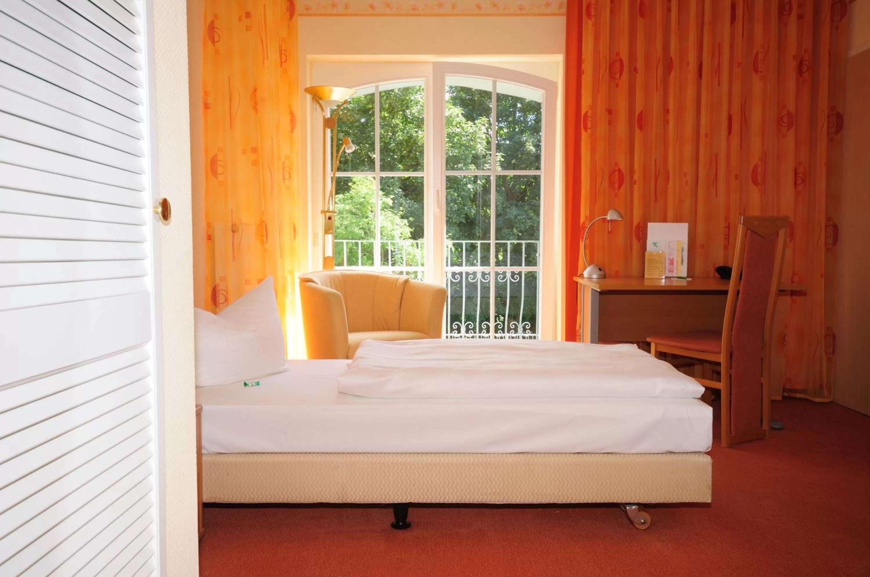 Photo of the whole room, Bed in Parkhotel Klüschenberg