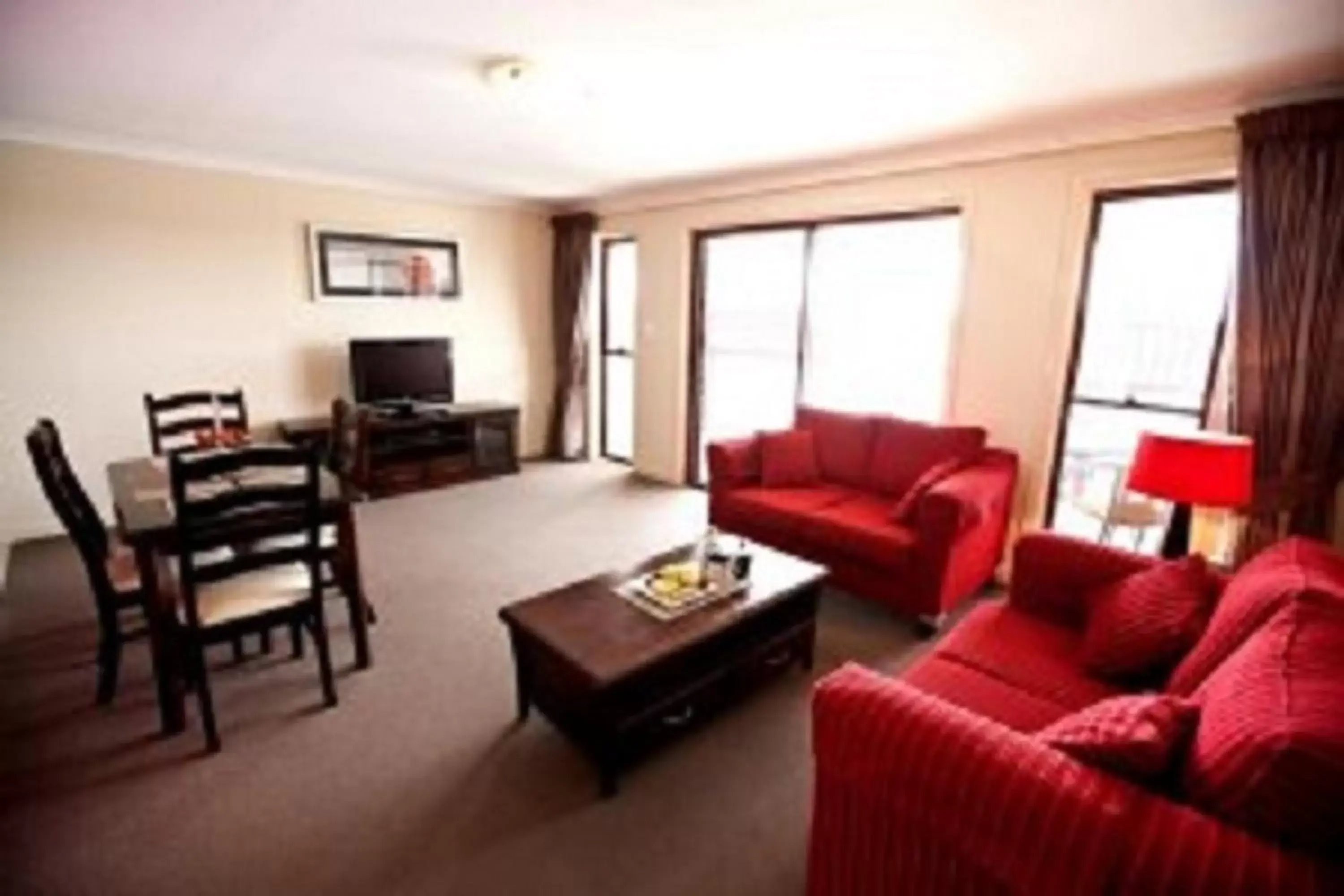 Living room, Seating Area in Cattlemans Country Motor Inn & Serviced Apartments