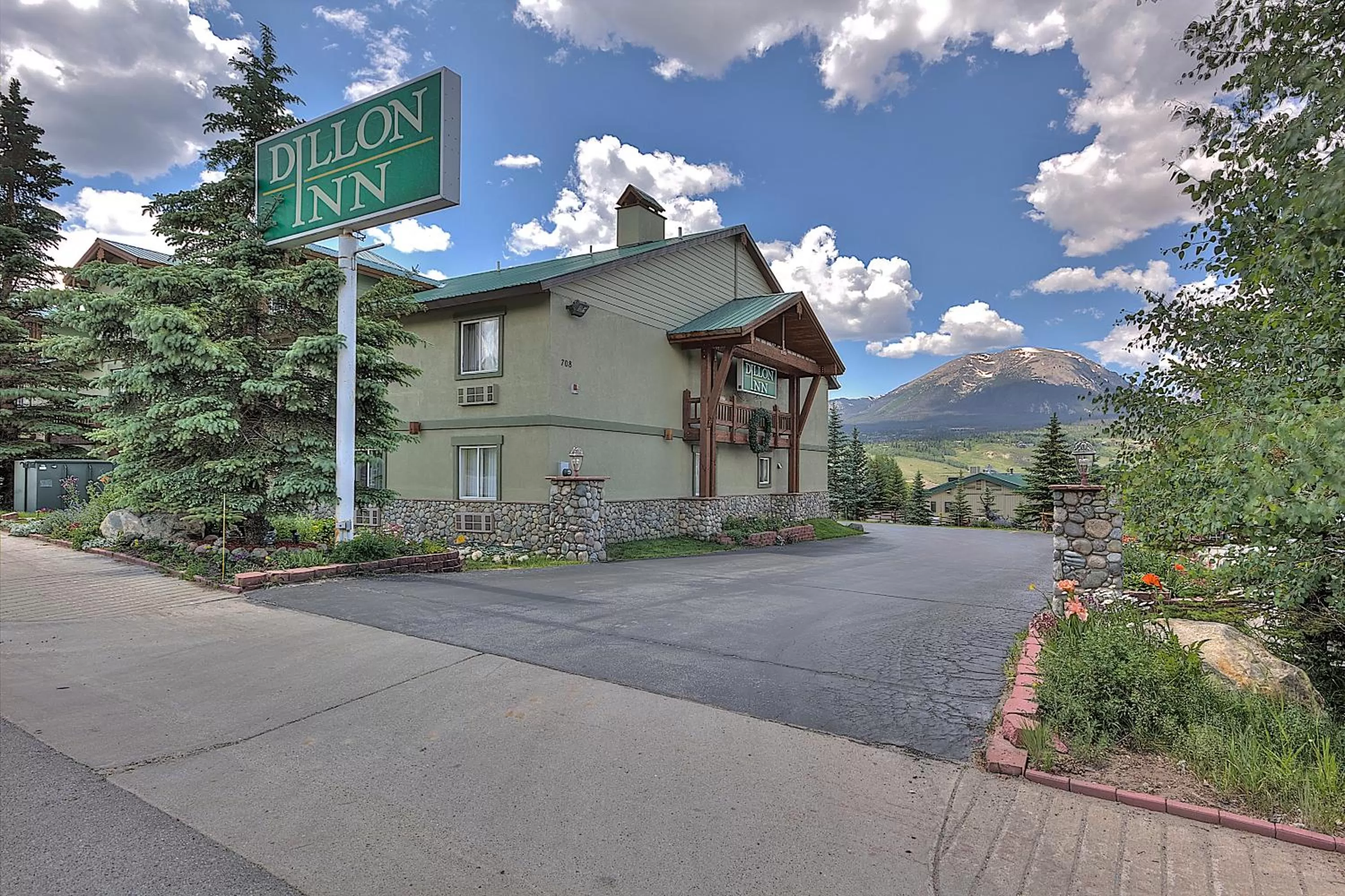 Property building in Dillon Inn