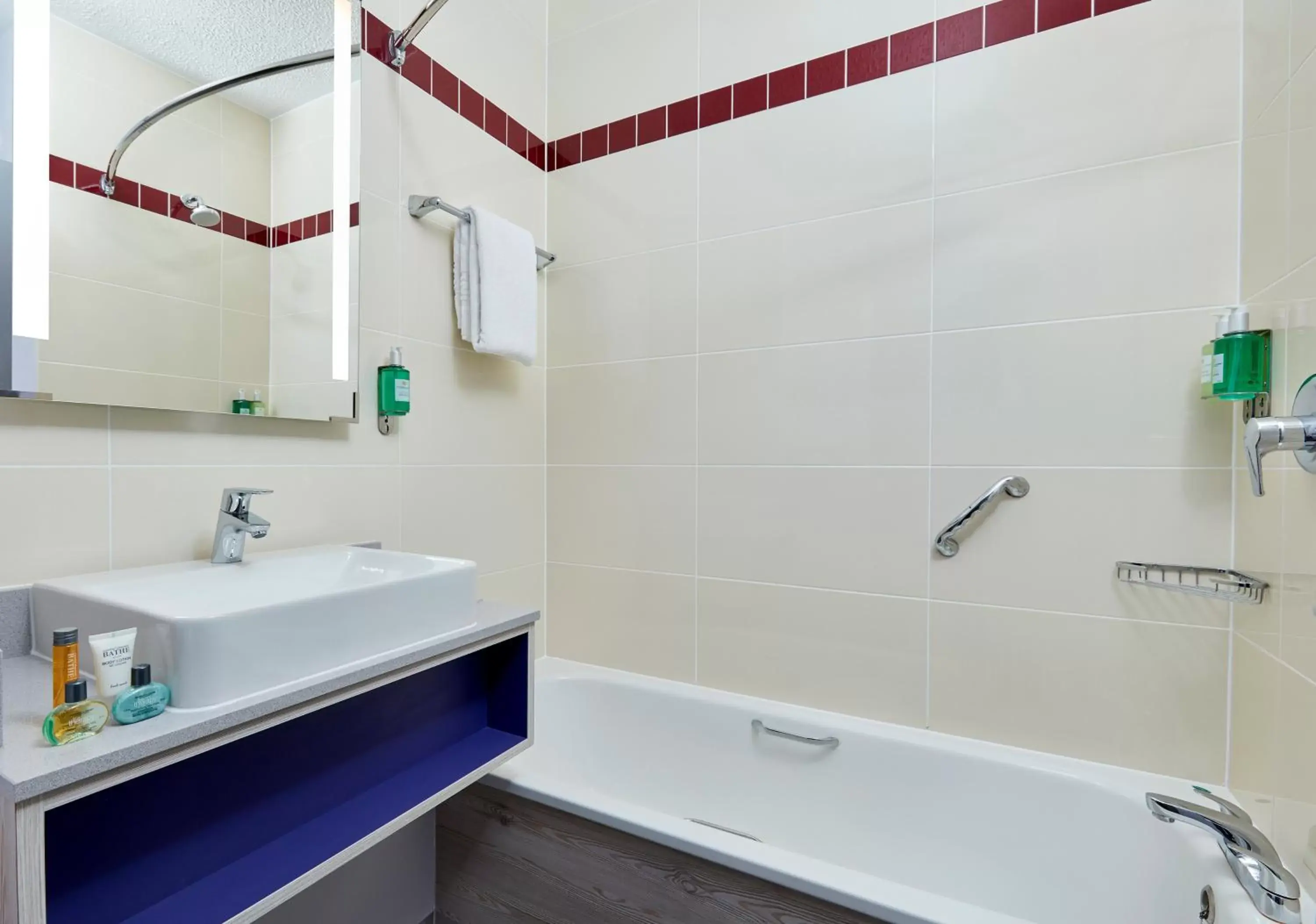 Bathroom in Leonardo Hotel Sheffield - formerly Jurys Inn