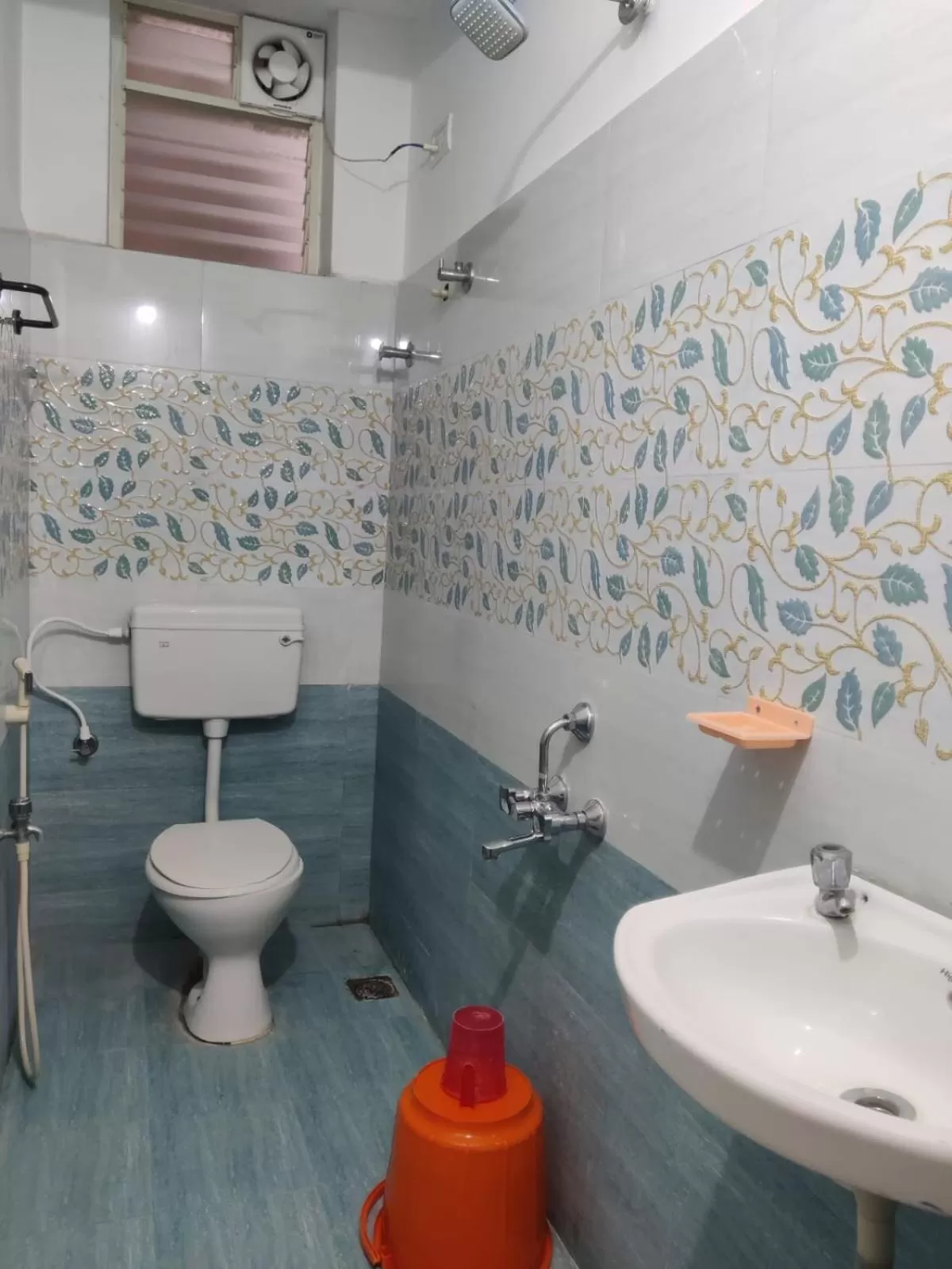 Shower in Allamanda Abode