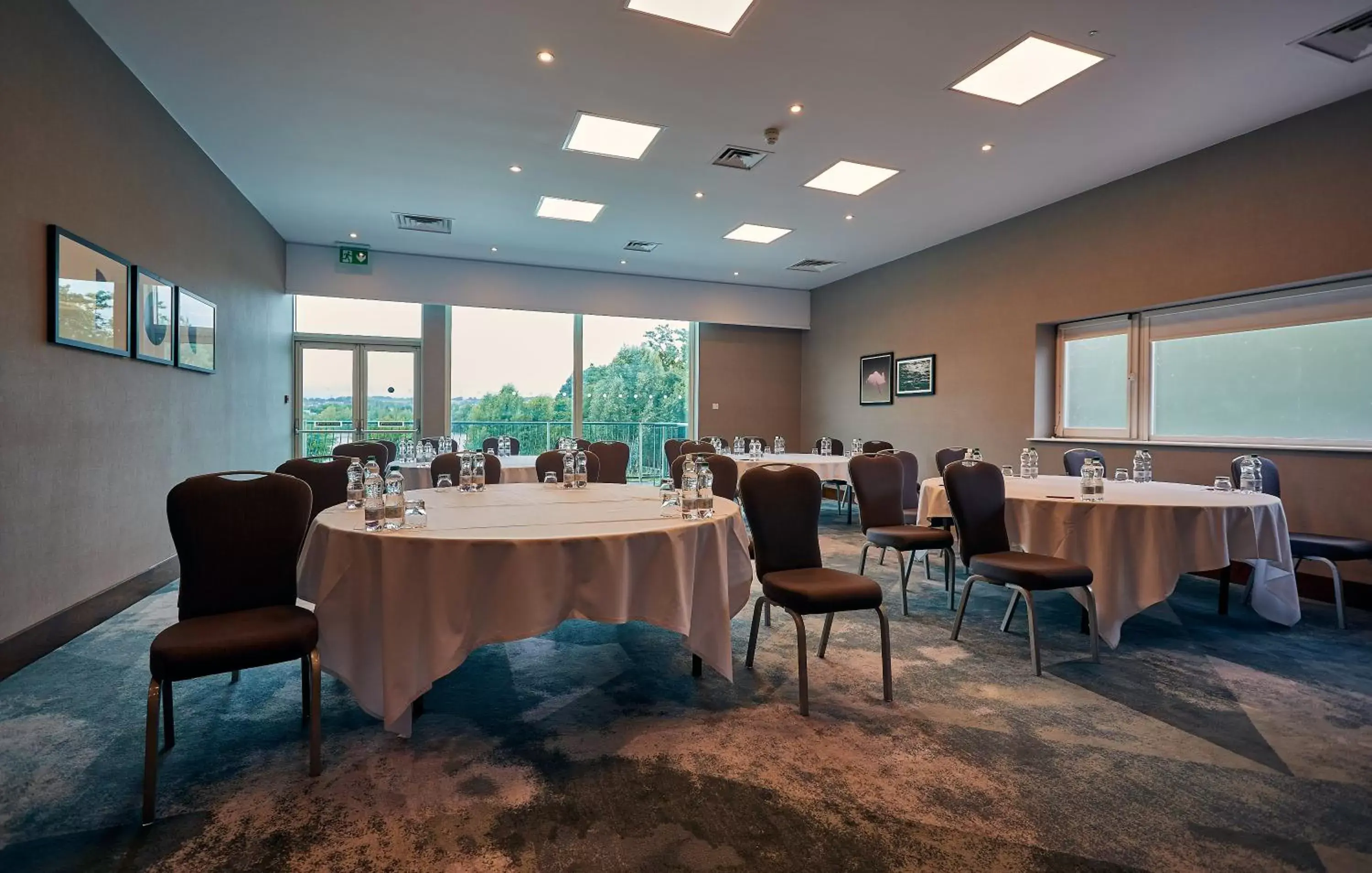 Meeting/conference room, Restaurant/Places to Eat in Crowne Plaza Marlow, an IHG Hotel