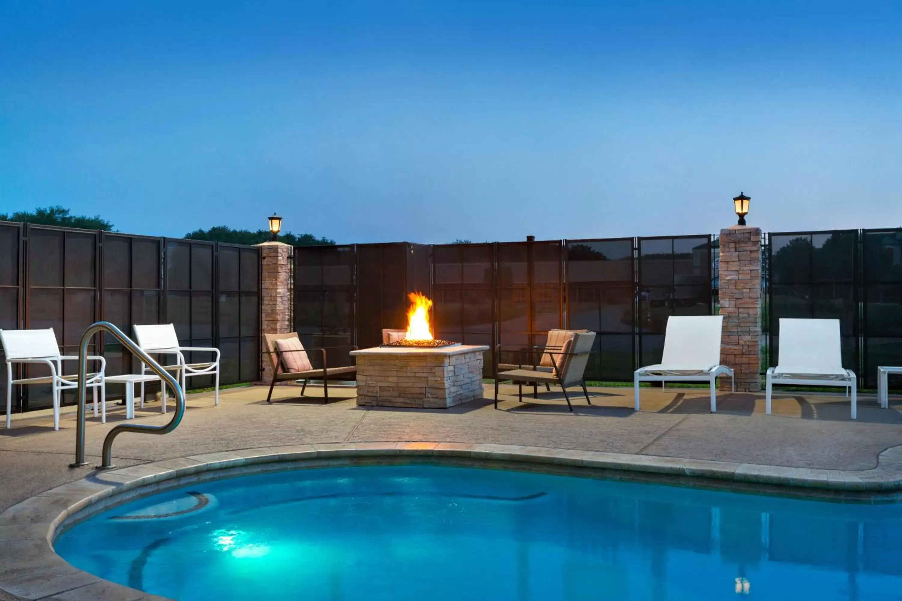 Night, Swimming Pool in Country Inn & Suites by Radisson, Houston Northwest, TX