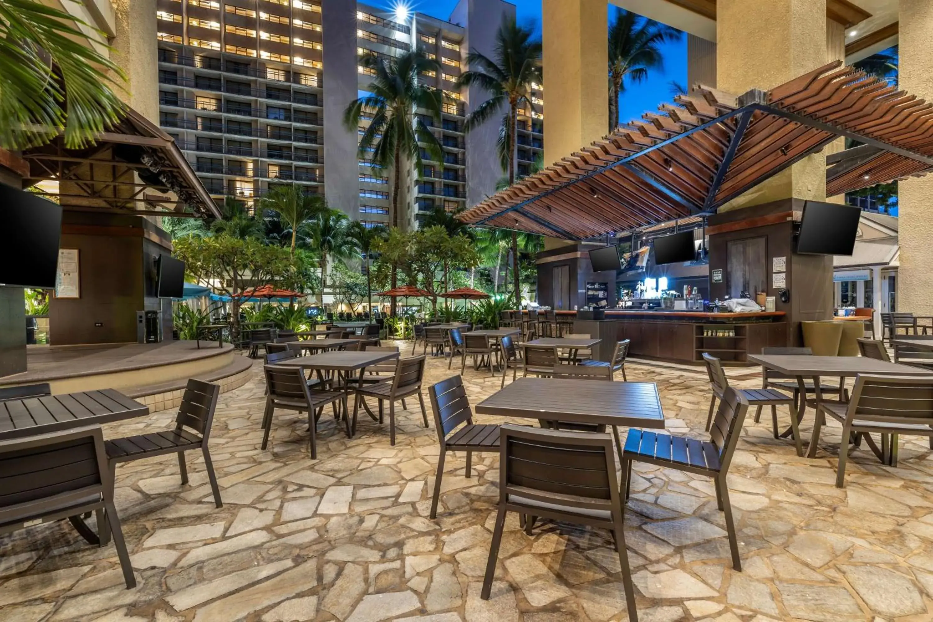 Lounge or bar, Restaurant/Places to Eat in Hilton Grand Vacation Club The Grand Islander Waikiki Honolulu