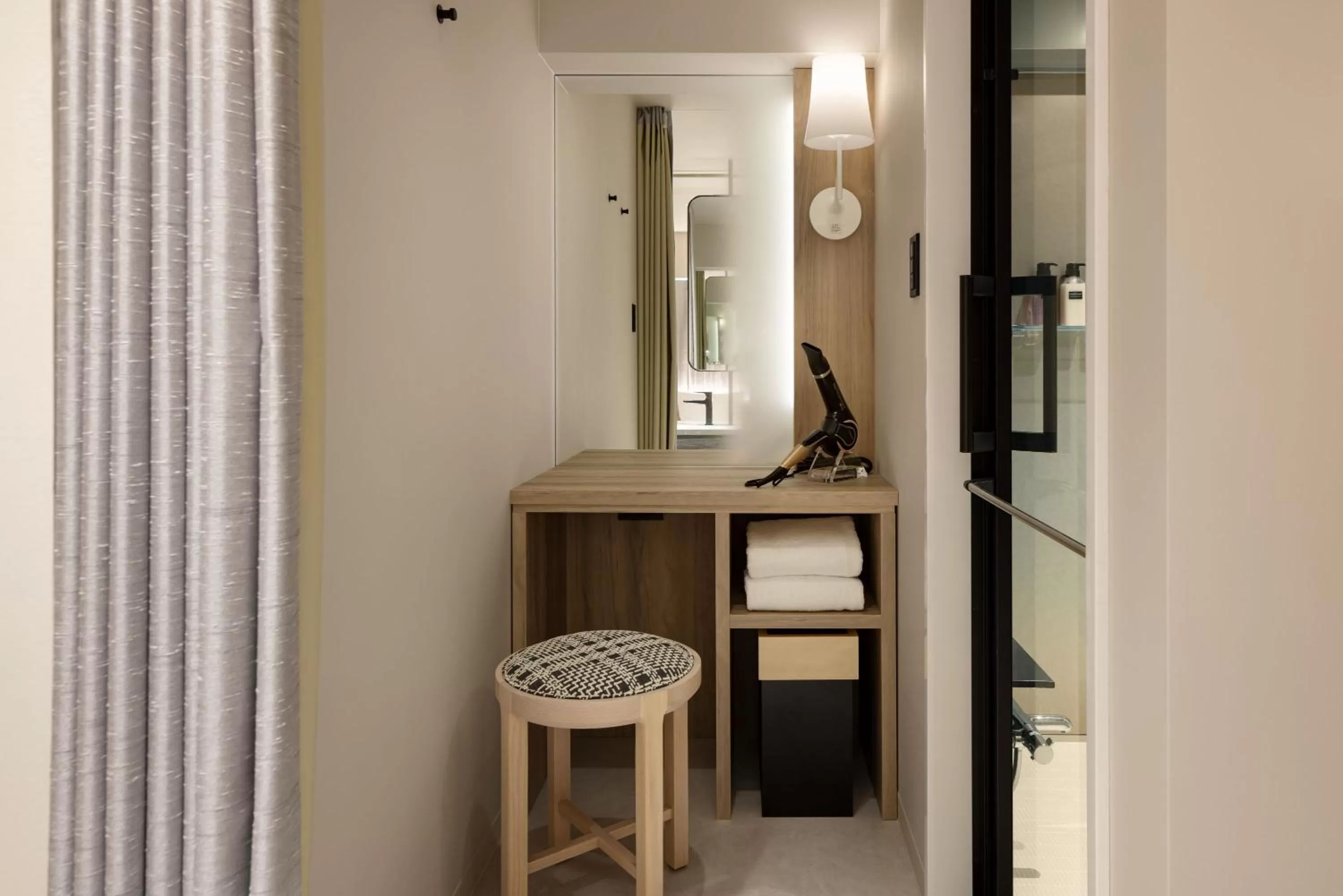 Photo of the whole room in the b namba-kuromon