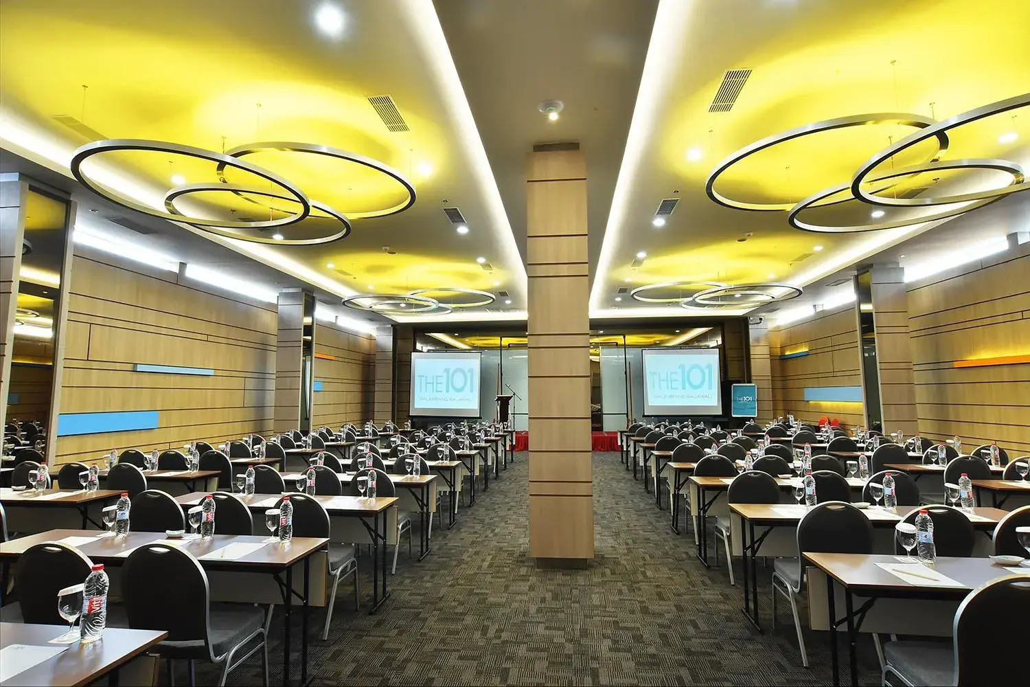 Meeting/conference room in THE 1O1 Palembang Rajawali