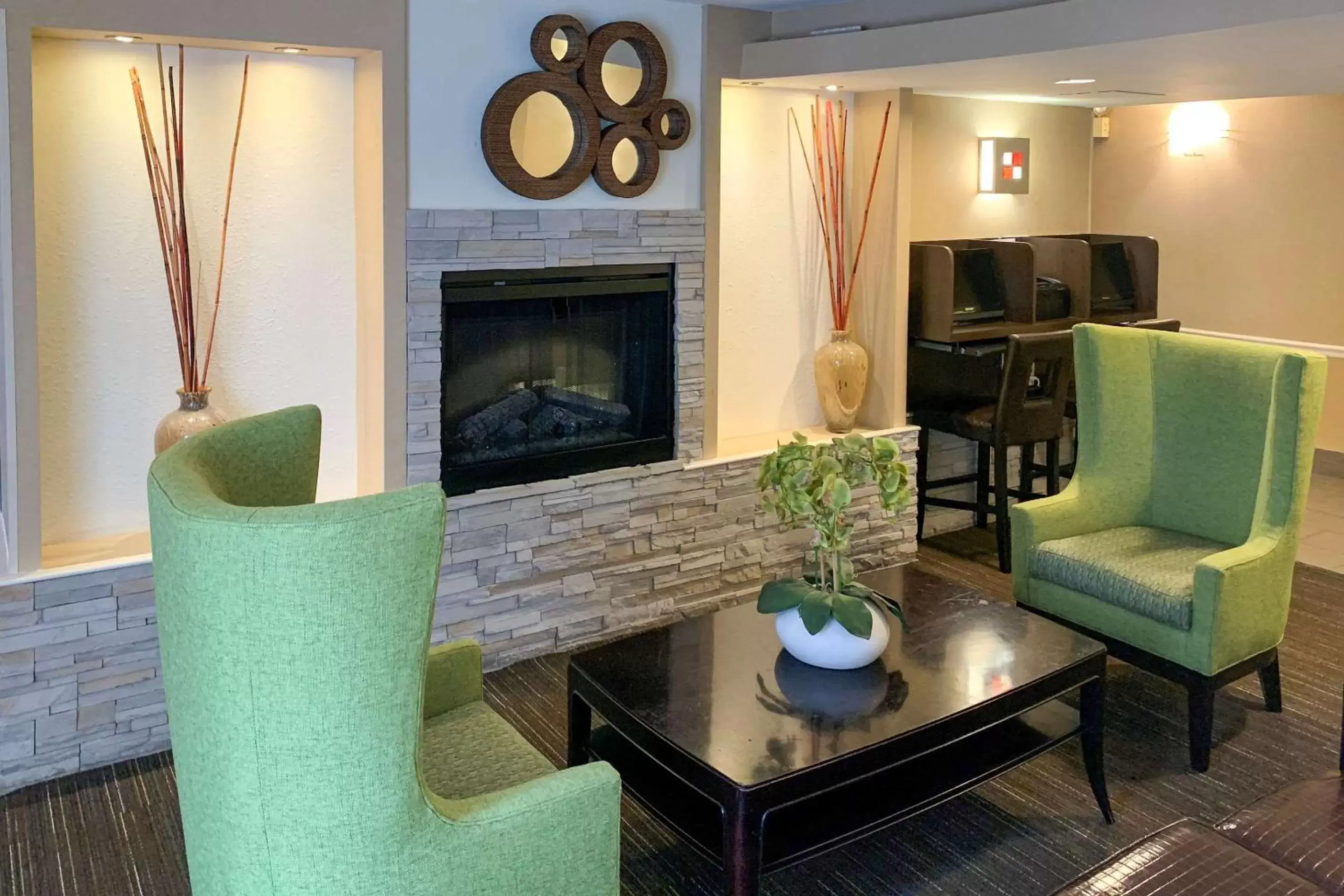 Lobby or reception, Seating Area in Comfort Inn and Suites East Hartford