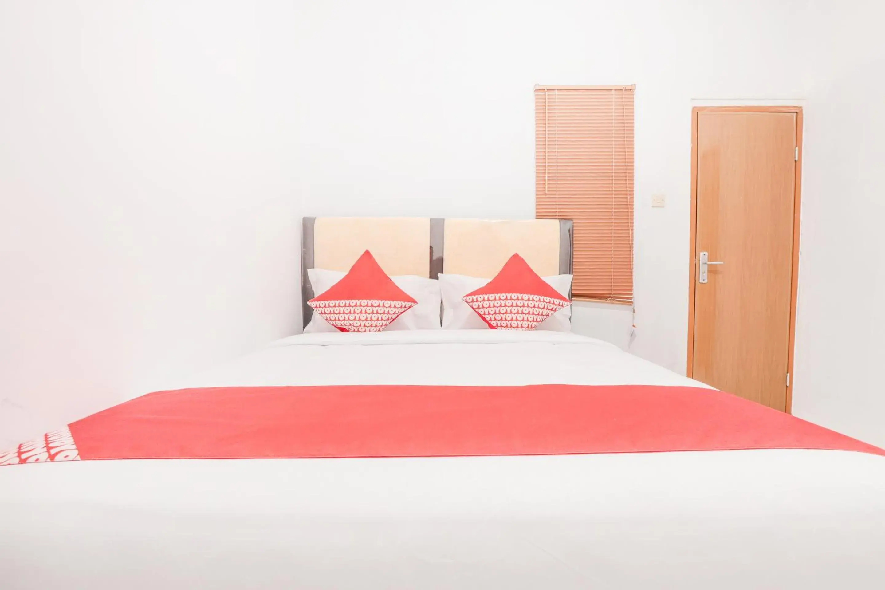 Bedroom, Bed in OYO 160 Lontar Residence Near Bina Sehat Hospital Mandiri
