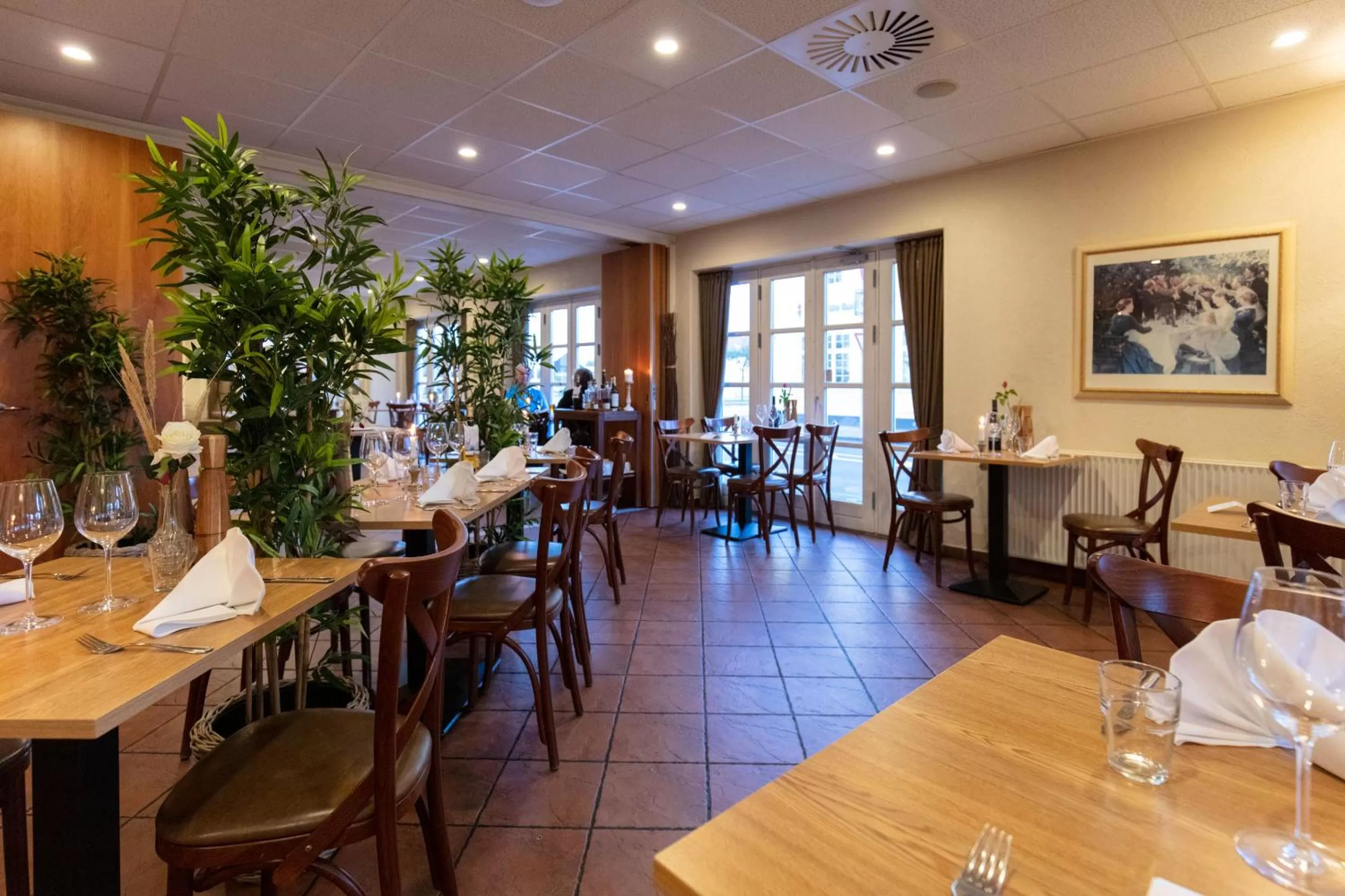 Restaurant/places to eat in Foldens Hotel