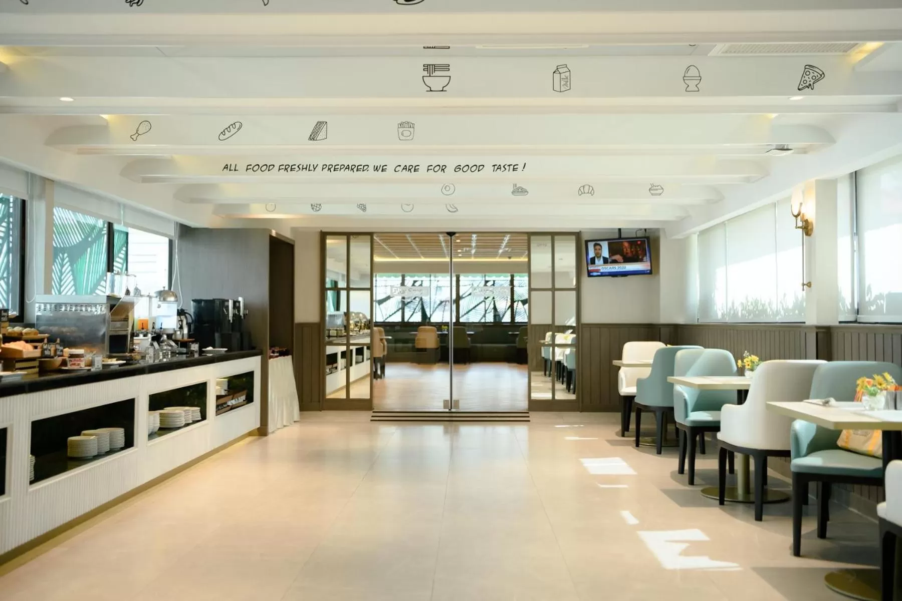 Restaurant/places to eat in Centre Point Plus Hotel Pratunam