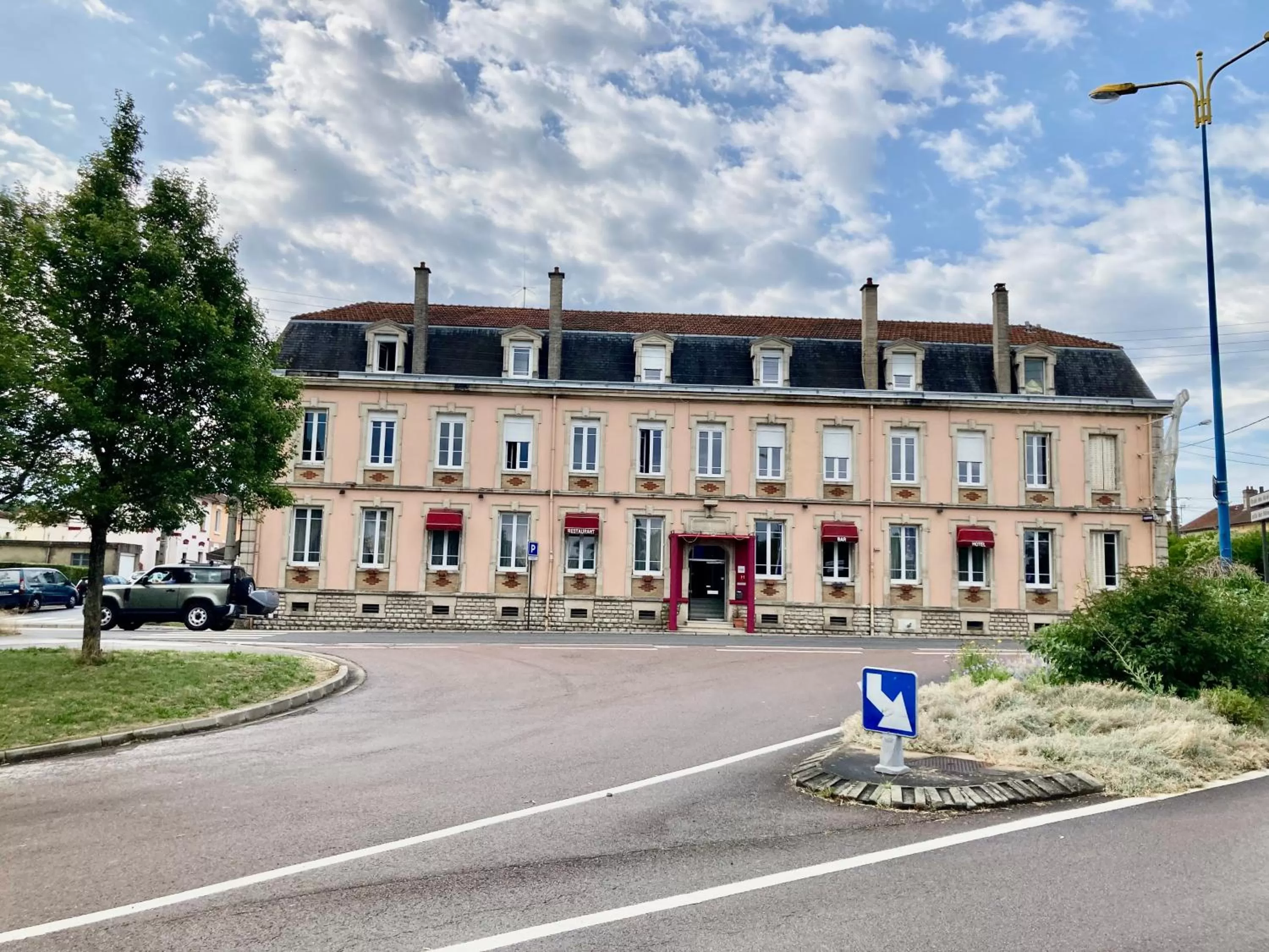 Property building in Hôtel De Champagne