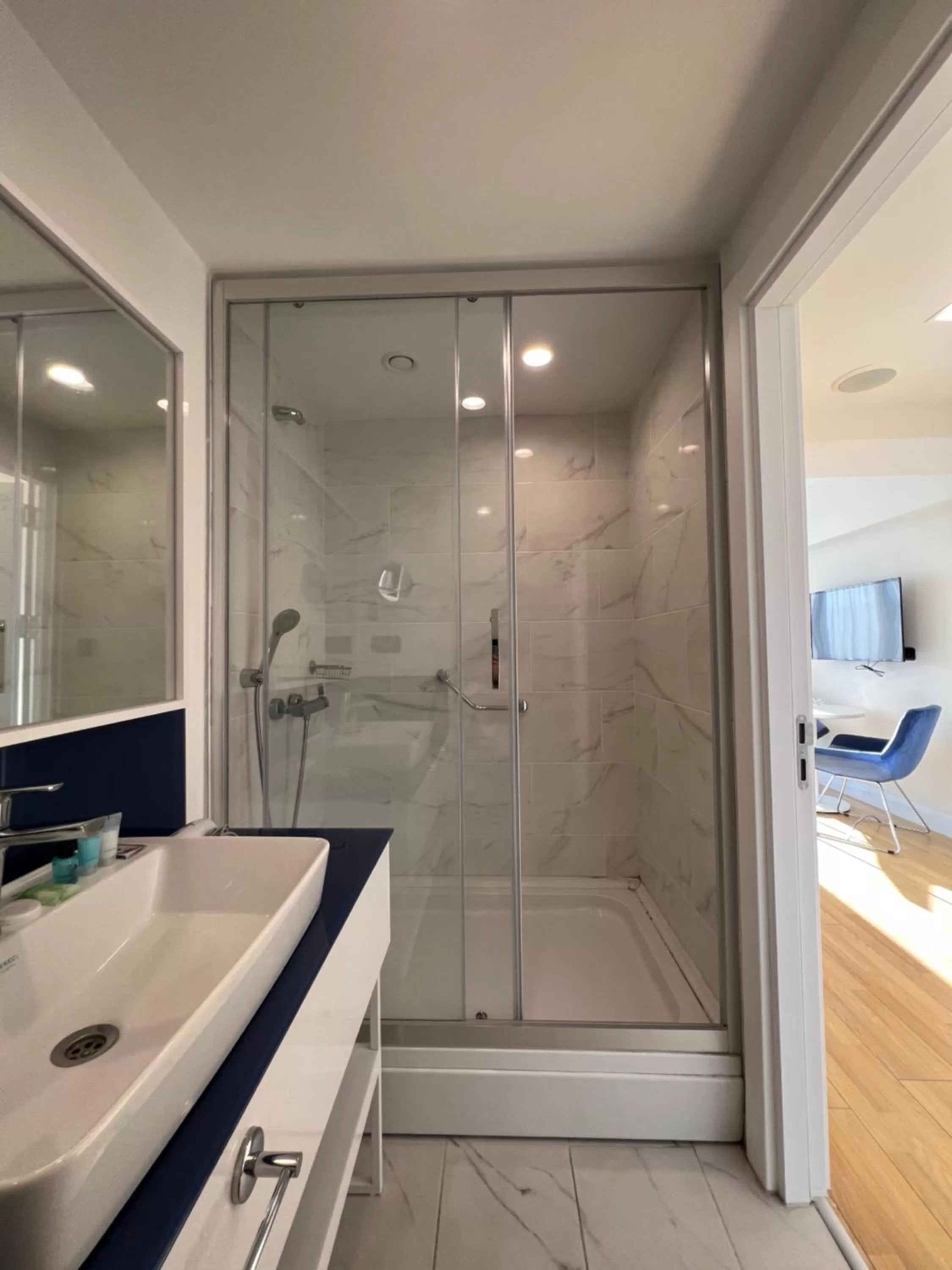 Shower, Bathroom in APARTHOTEL in City Batumi