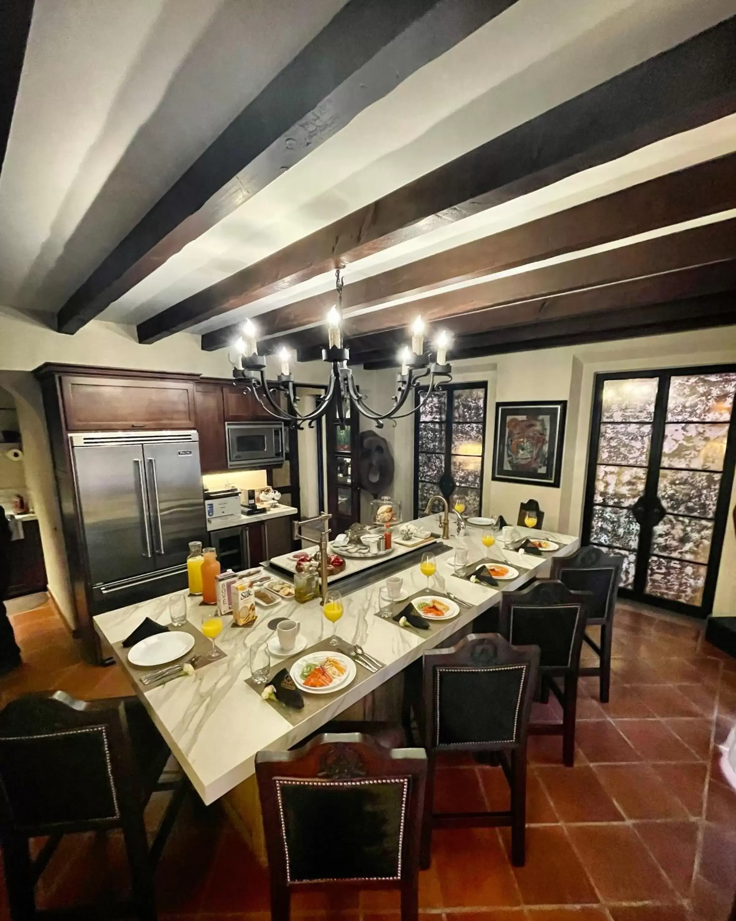 Restaurant/Places to Eat in Artesana Luxury Villa