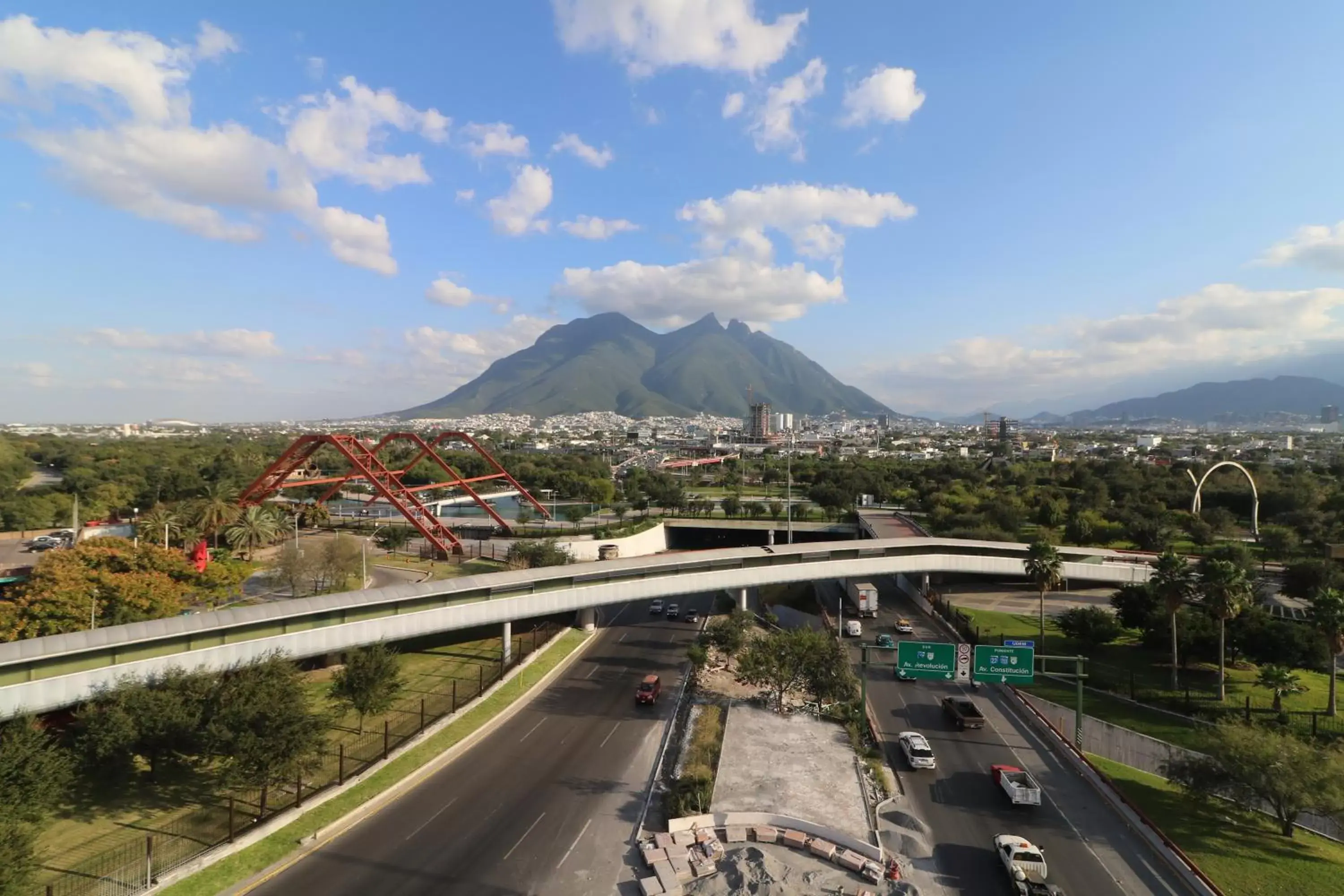 Balcony/Terrace, Bird's-eye View in Holiday Inn Express - Monterrey - Fundidora, an IHG Hotel