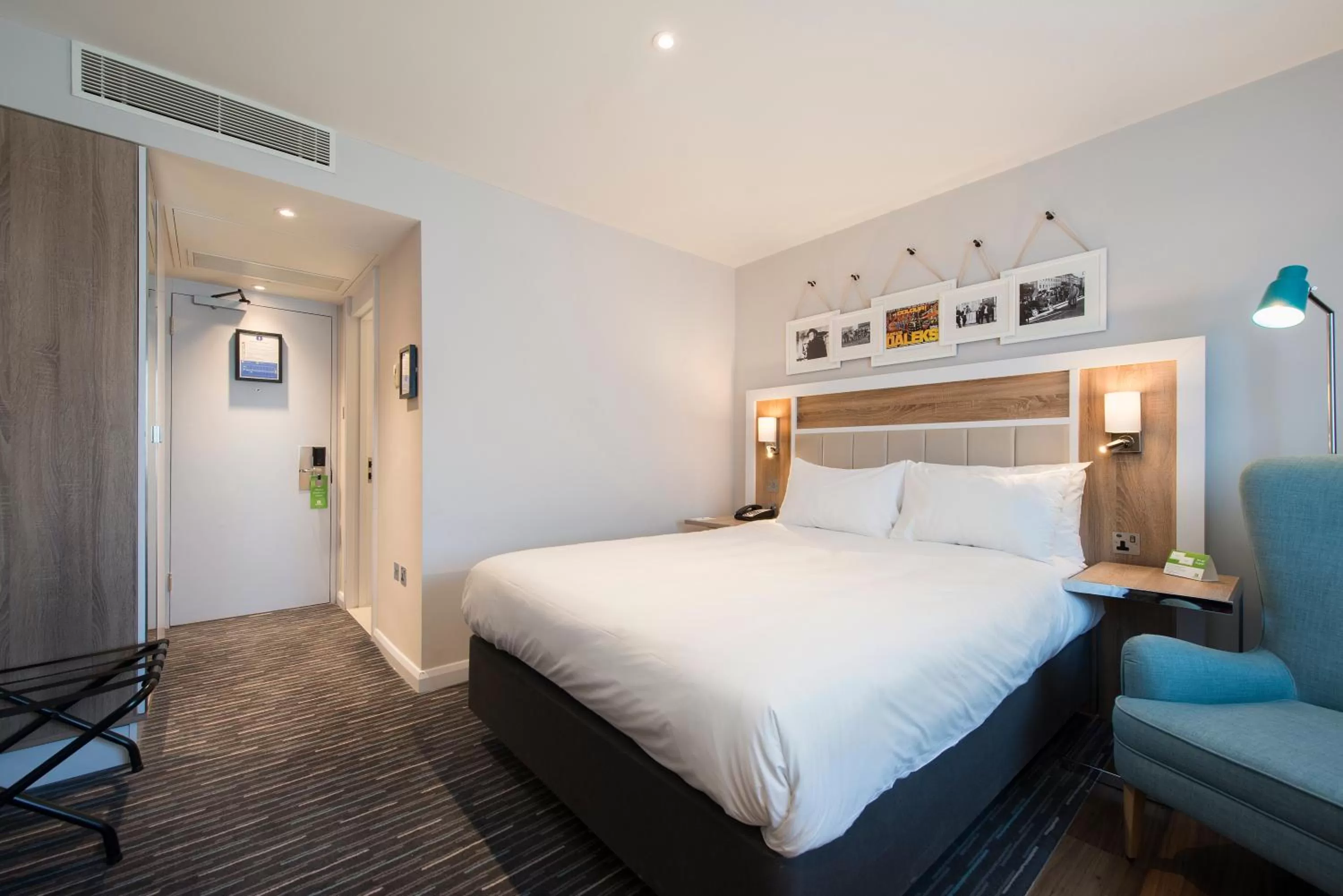 Photo of the whole room, Bed in Holiday Inn London-Shepperton by IHG