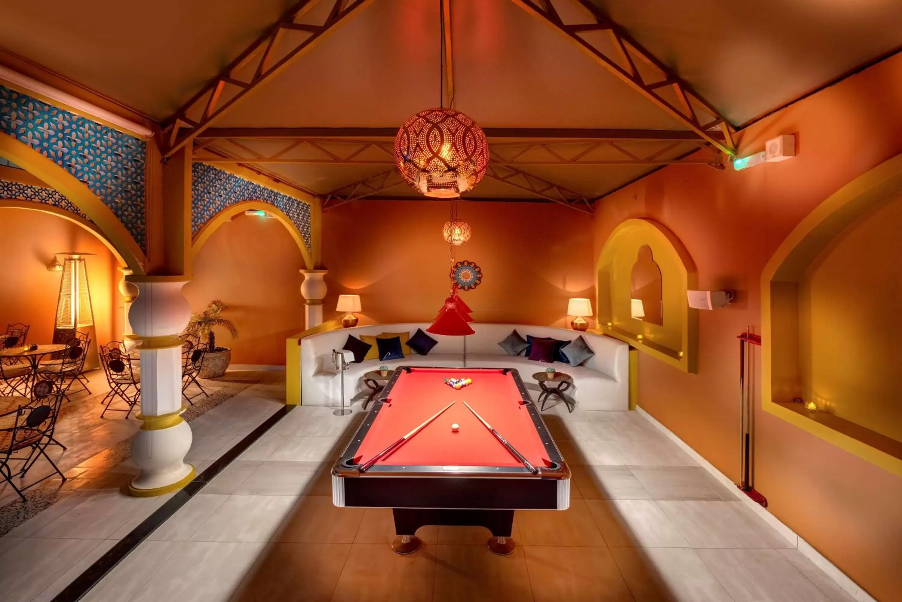 Lounge or bar, Billiards in Radisson Blu Hotel, Ajman