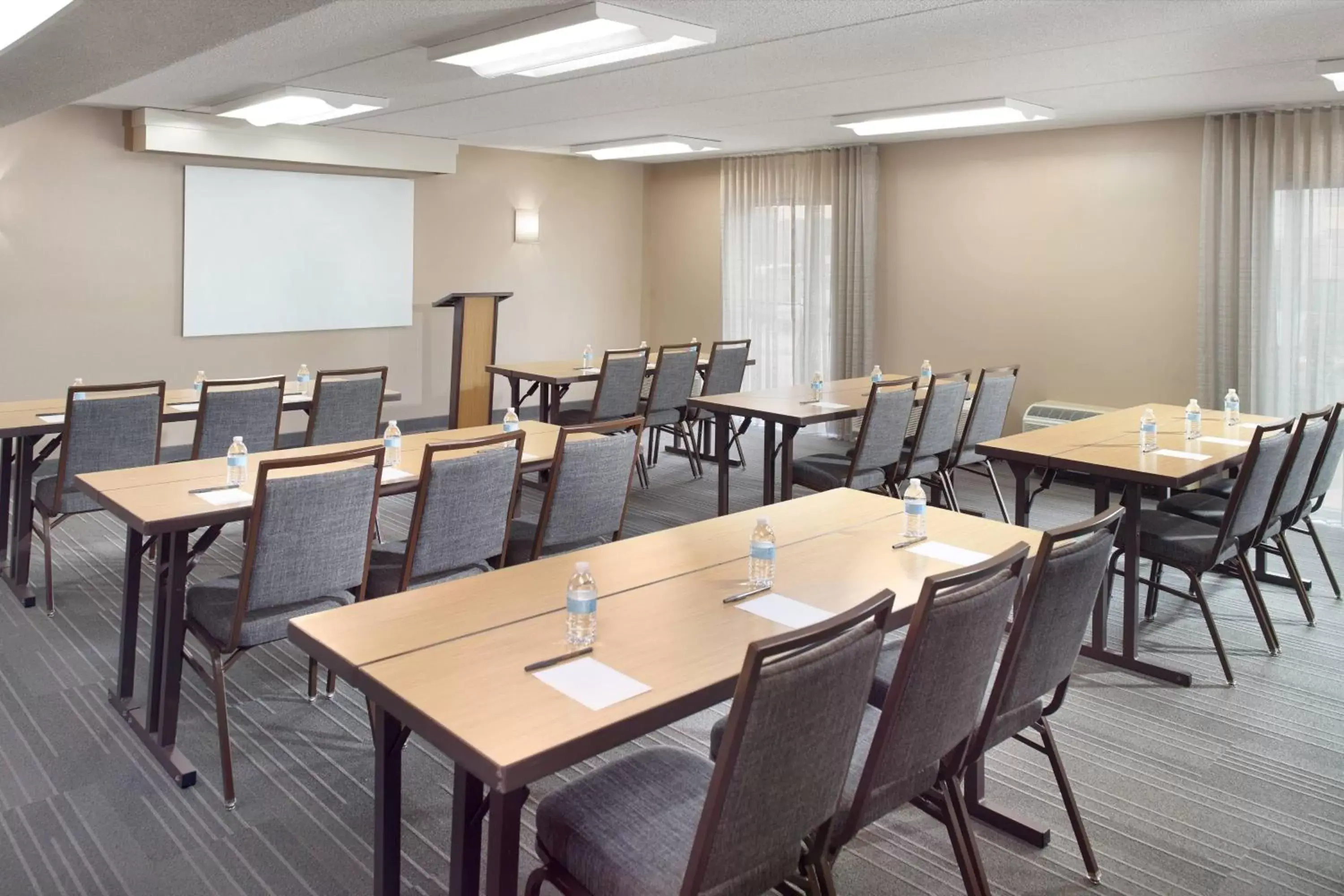 Meeting/conference room in Courtyard by Marriott Atlanta Airport South/Sullivan Road