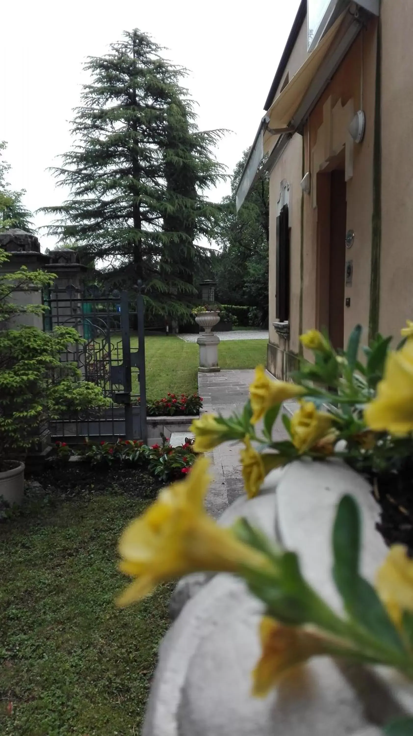 Facade/entrance, Property Building in Villa Scalabrini