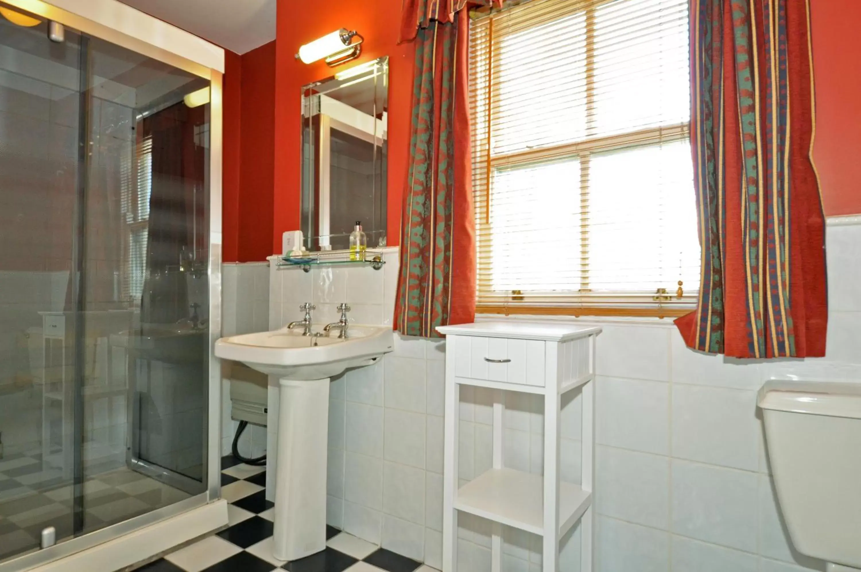 Bathroom in Boffin Lodge Guest House