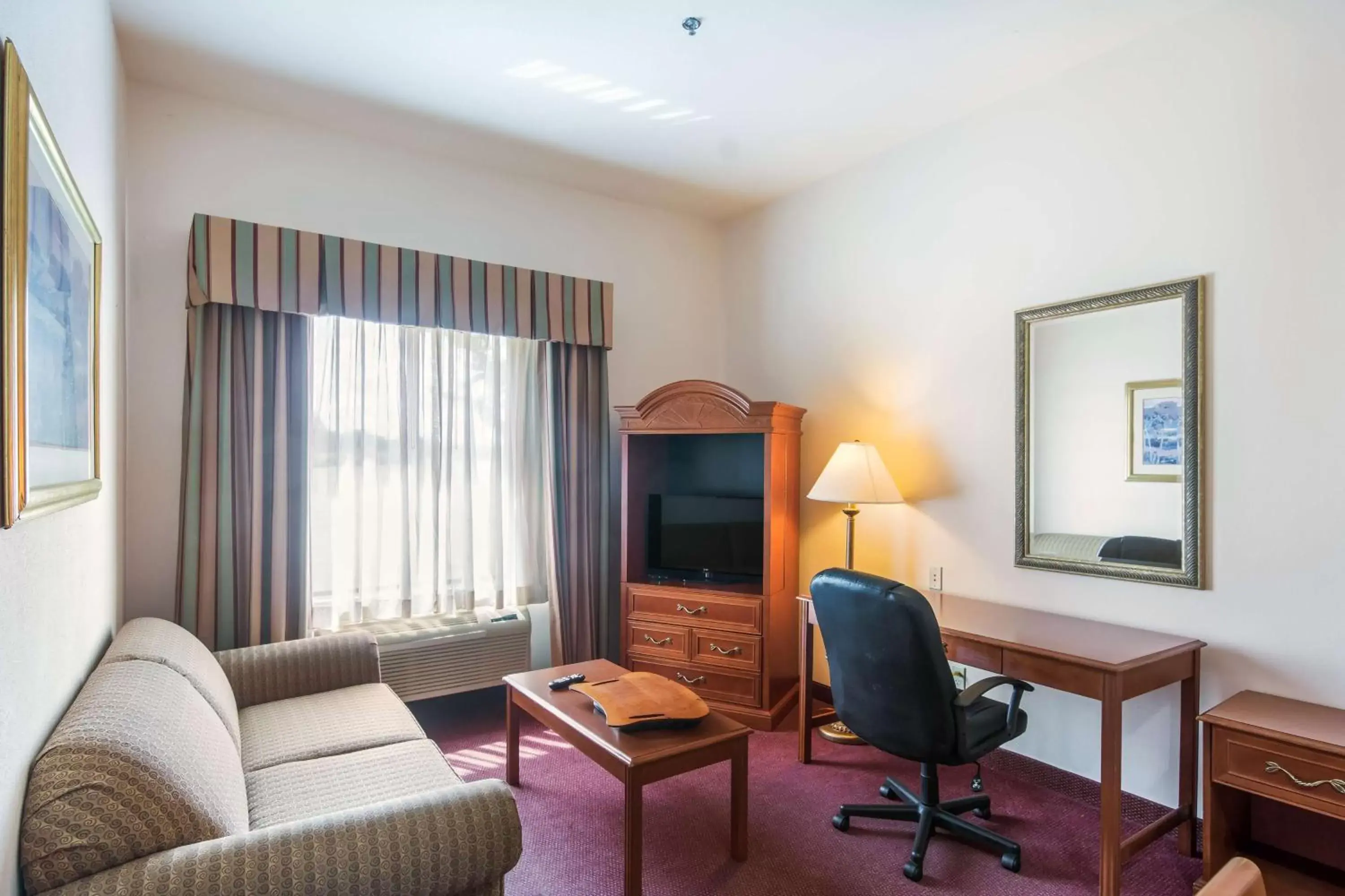 TV and multimedia, Seating Area in Motel 6-Brenham, TX