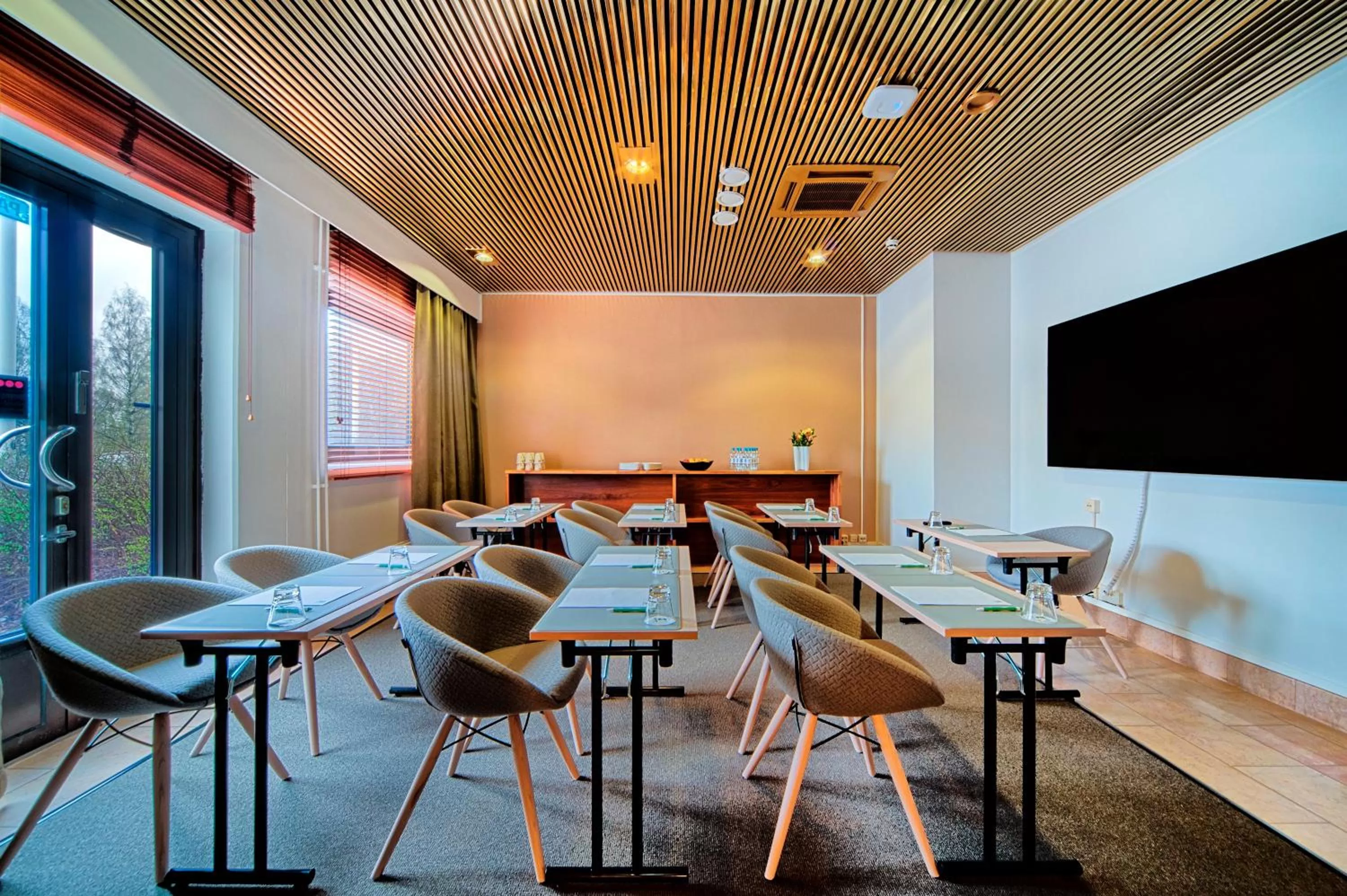 Meeting/conference room in Holiday Inn Helsinki-Vantaa Airport by IHG