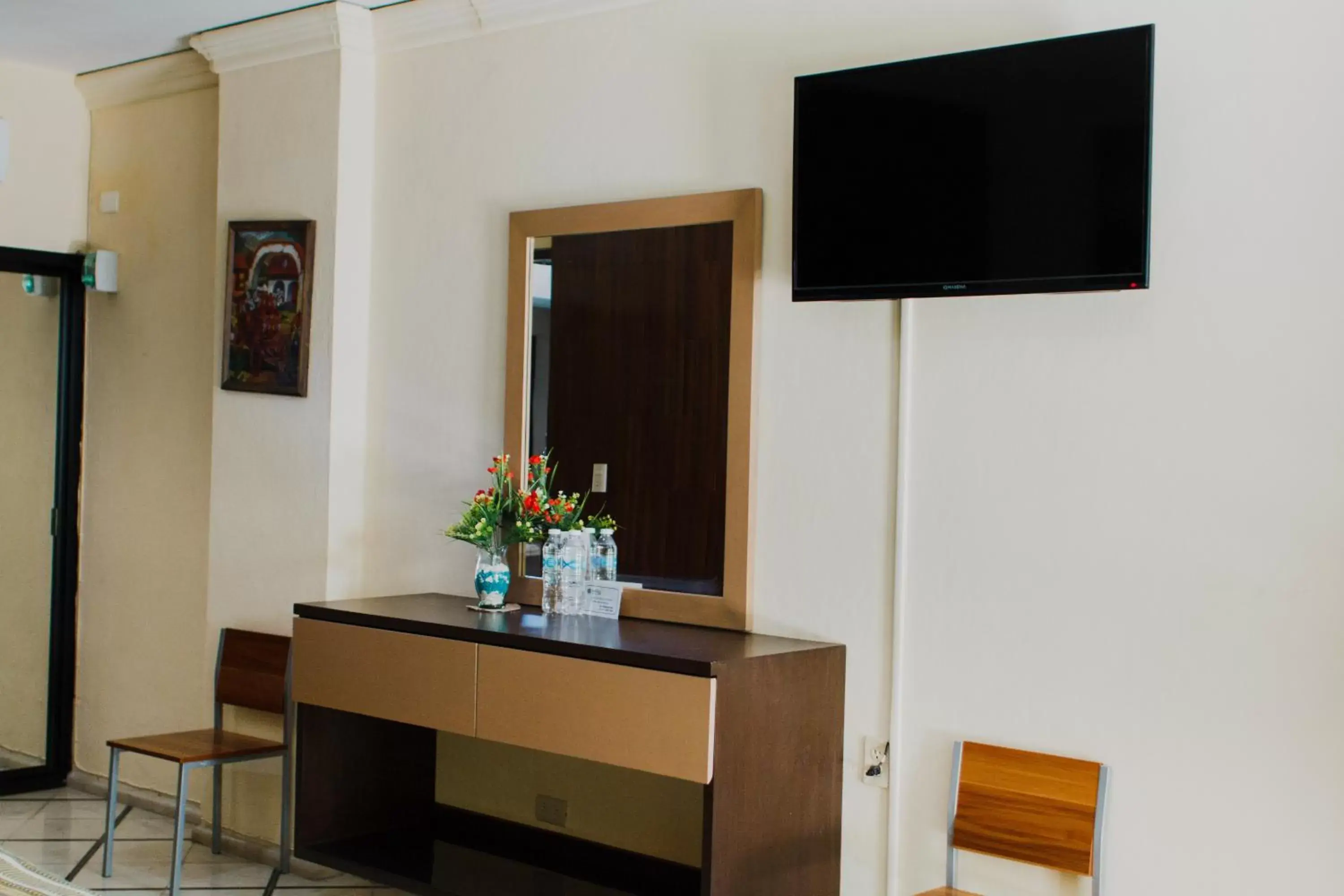 TV and multimedia, TV/Entertainment Center in Hotel Ambassador Mérida