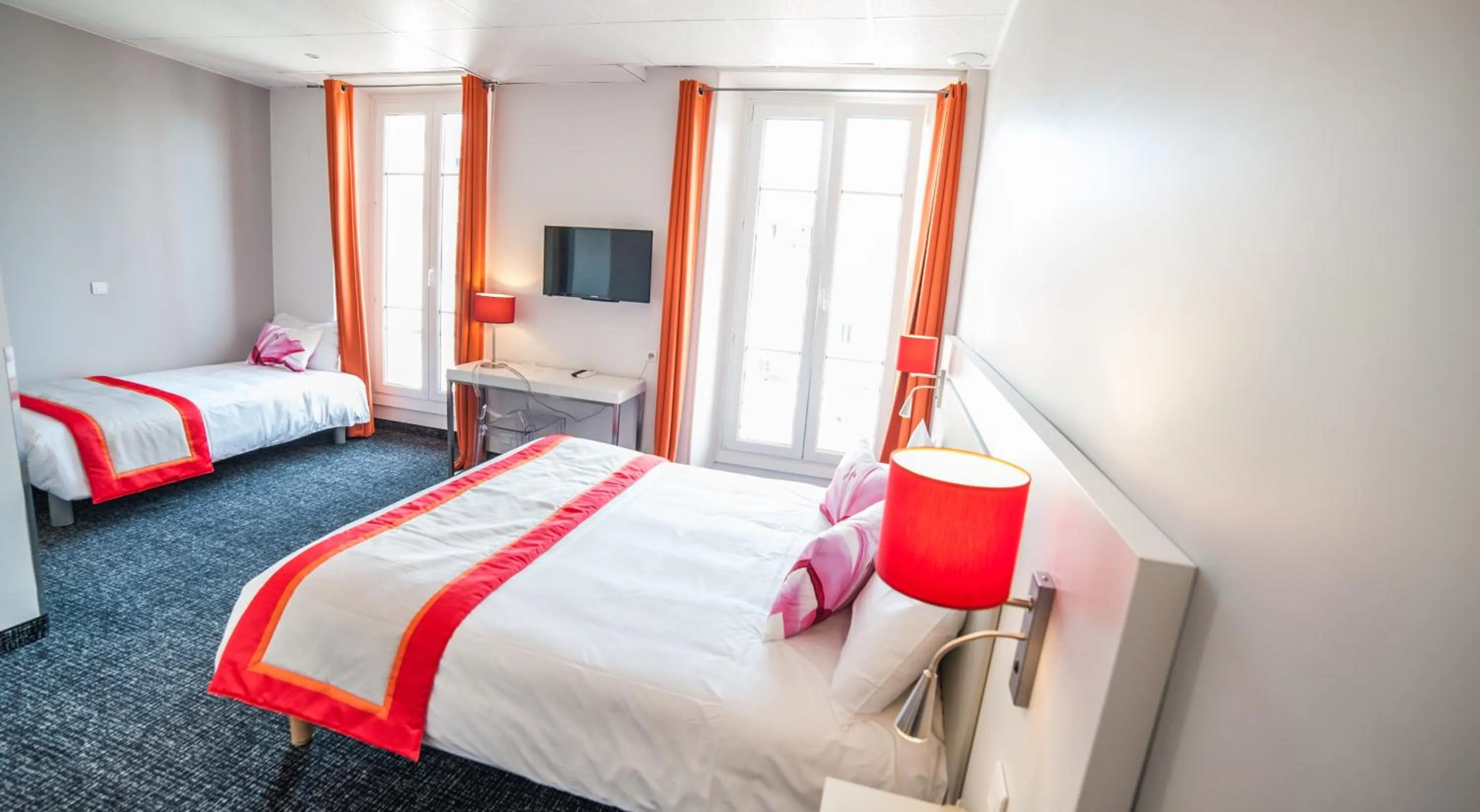 Photo of the whole room, Bed in Hôtel Amaryllis