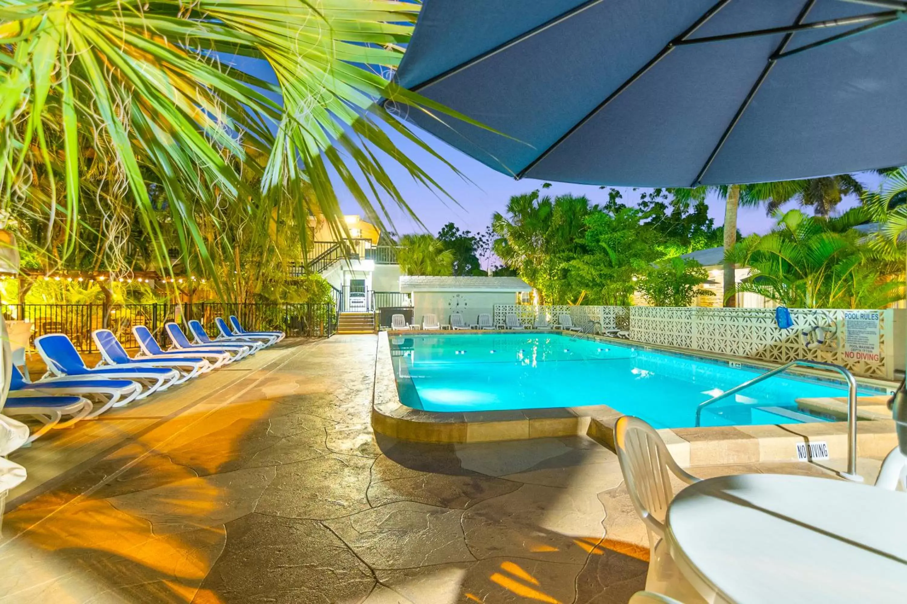 Swimming Pool in The Fairways Inn of Naples