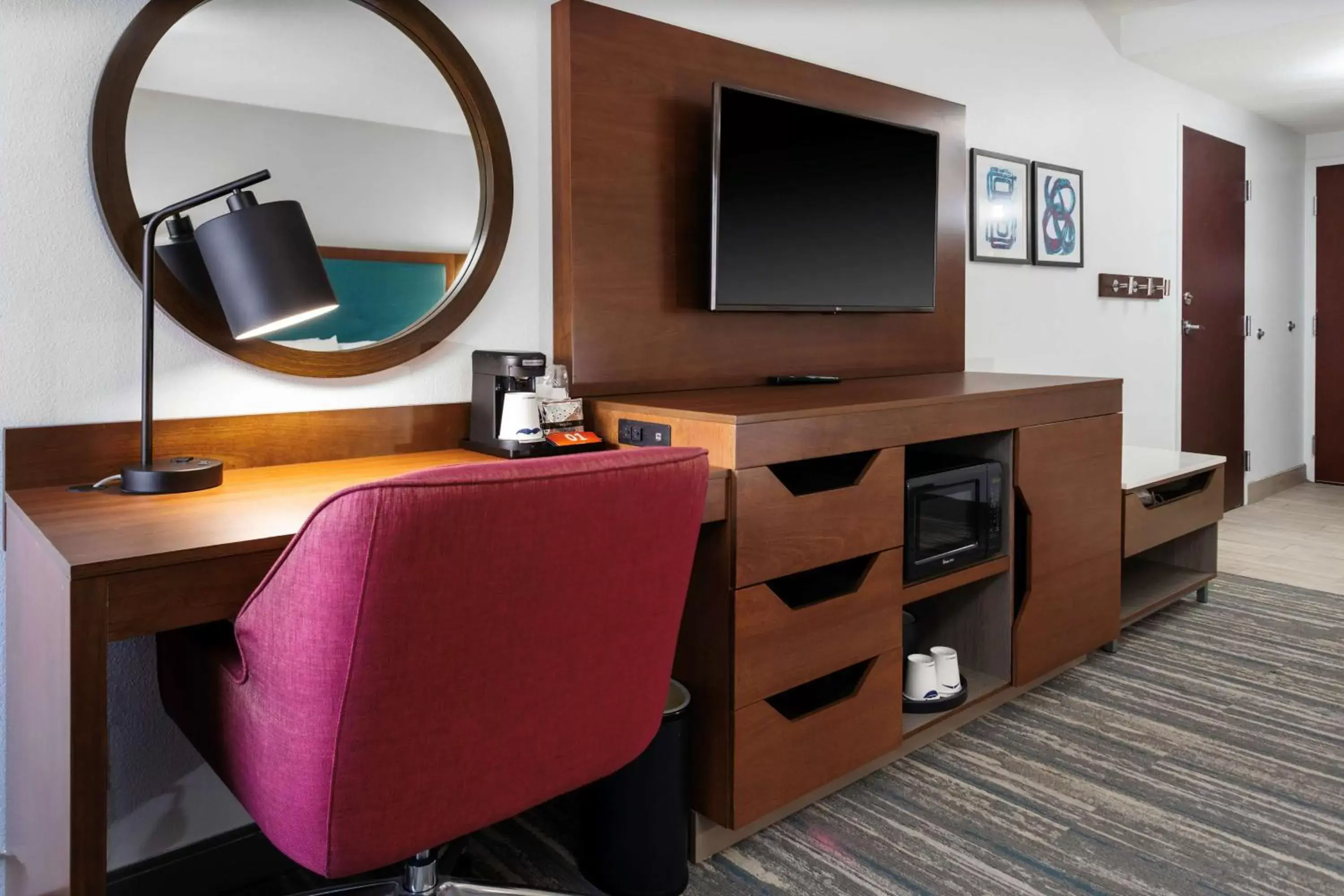 Bedroom in Hampton Inn by Hilton Concord/Bow Bedroom in Hampton Inn by Hilton Concord/Bow