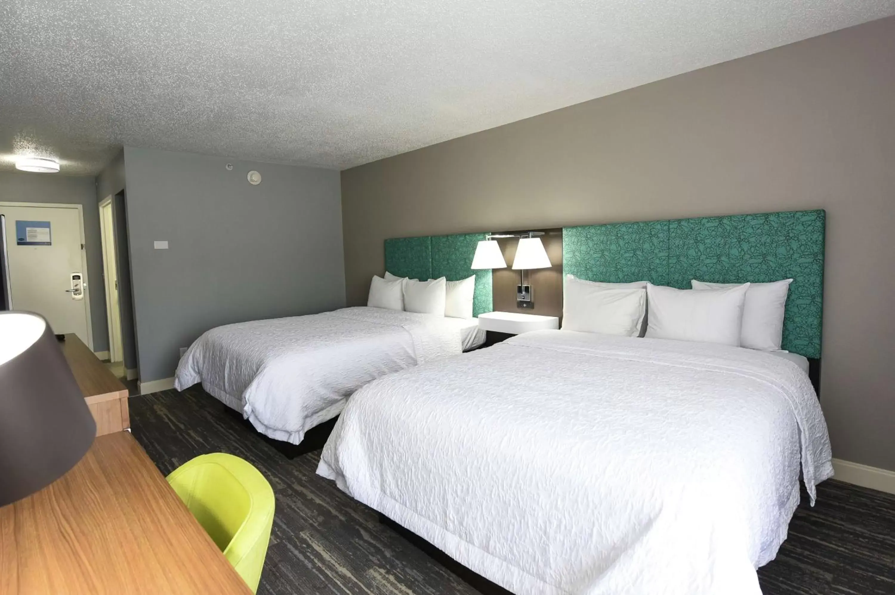 Bedroom, Bed in Hampton Inn Youngstown-North