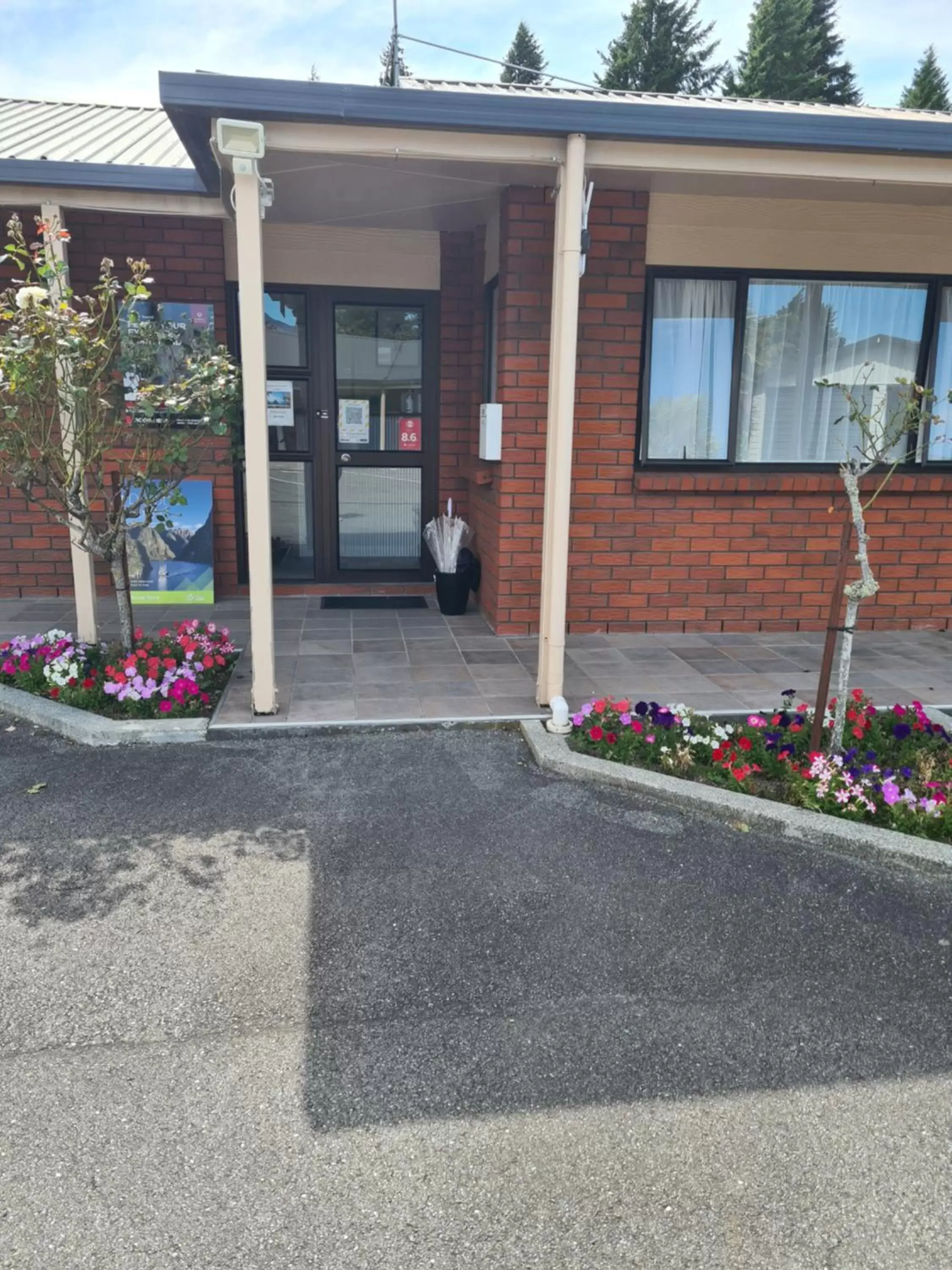 Facade/entrance in Arran Motel