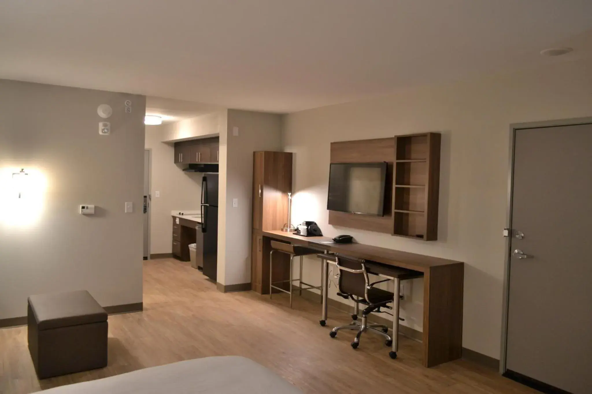 Kitchen/Kitchenette in MainStay Suites