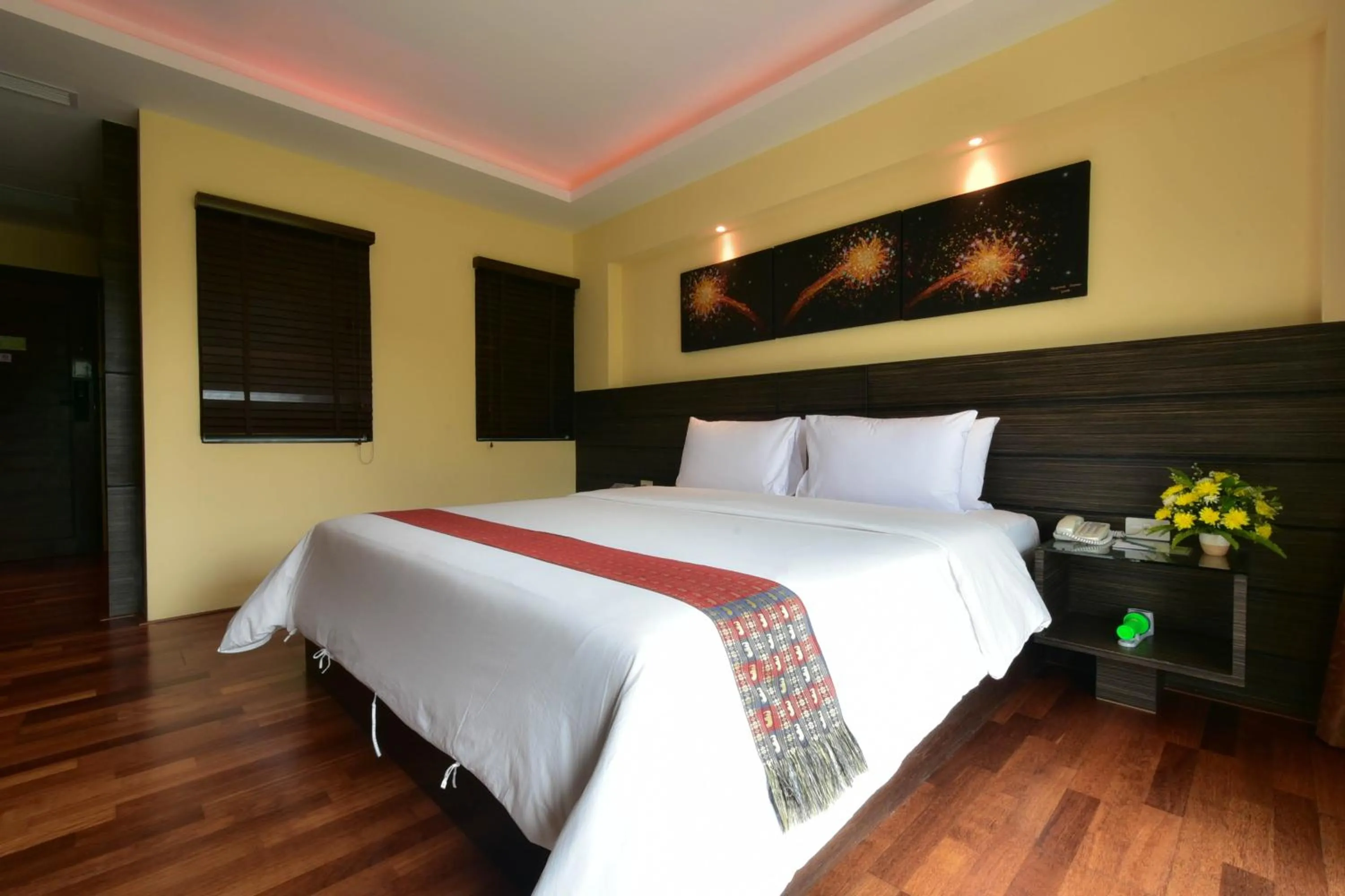 Bedroom, Bed in R-Mar Resort and Spa Patong, Phuket