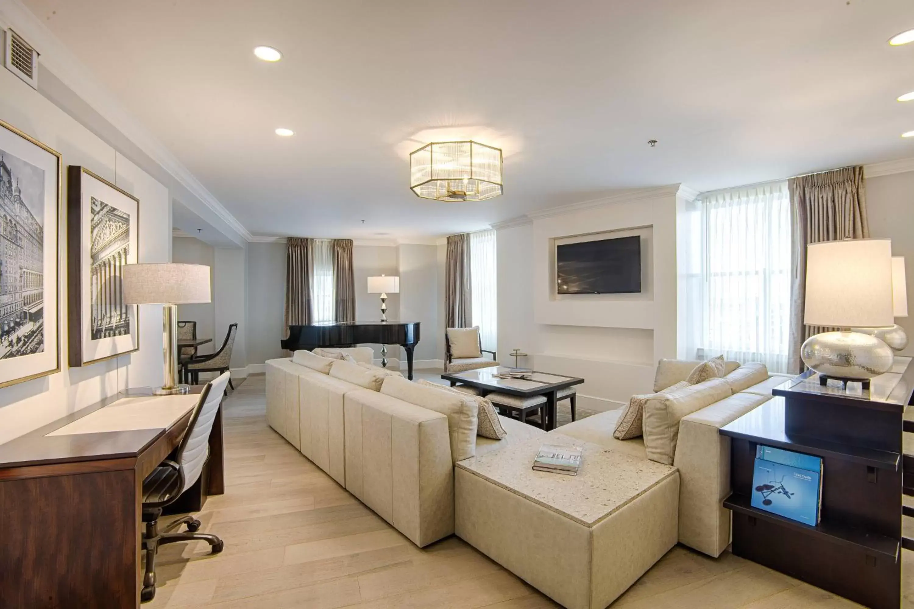 Living room, Seating Area in Marriott Syracuse Downtown