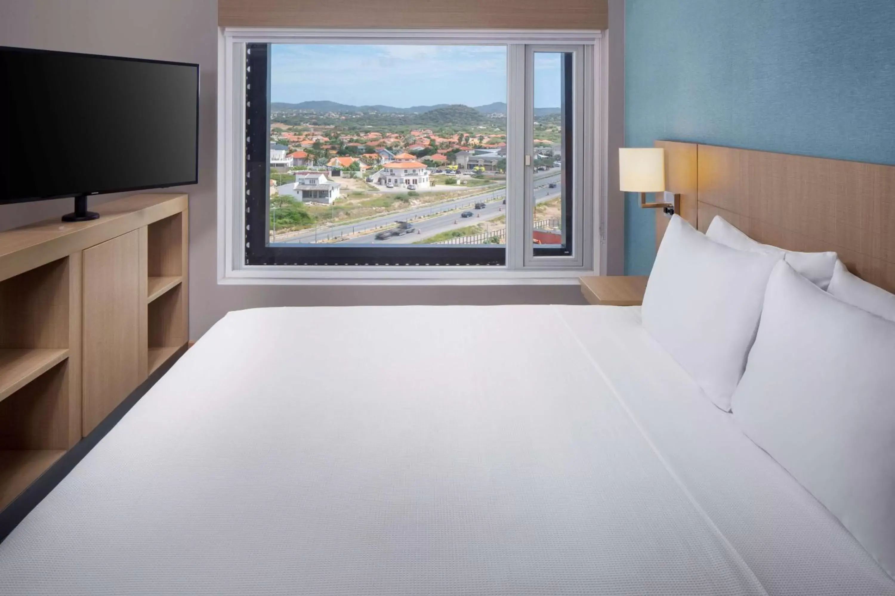 Photo of the whole room, Bed in Hyatt Place Aruba Airport