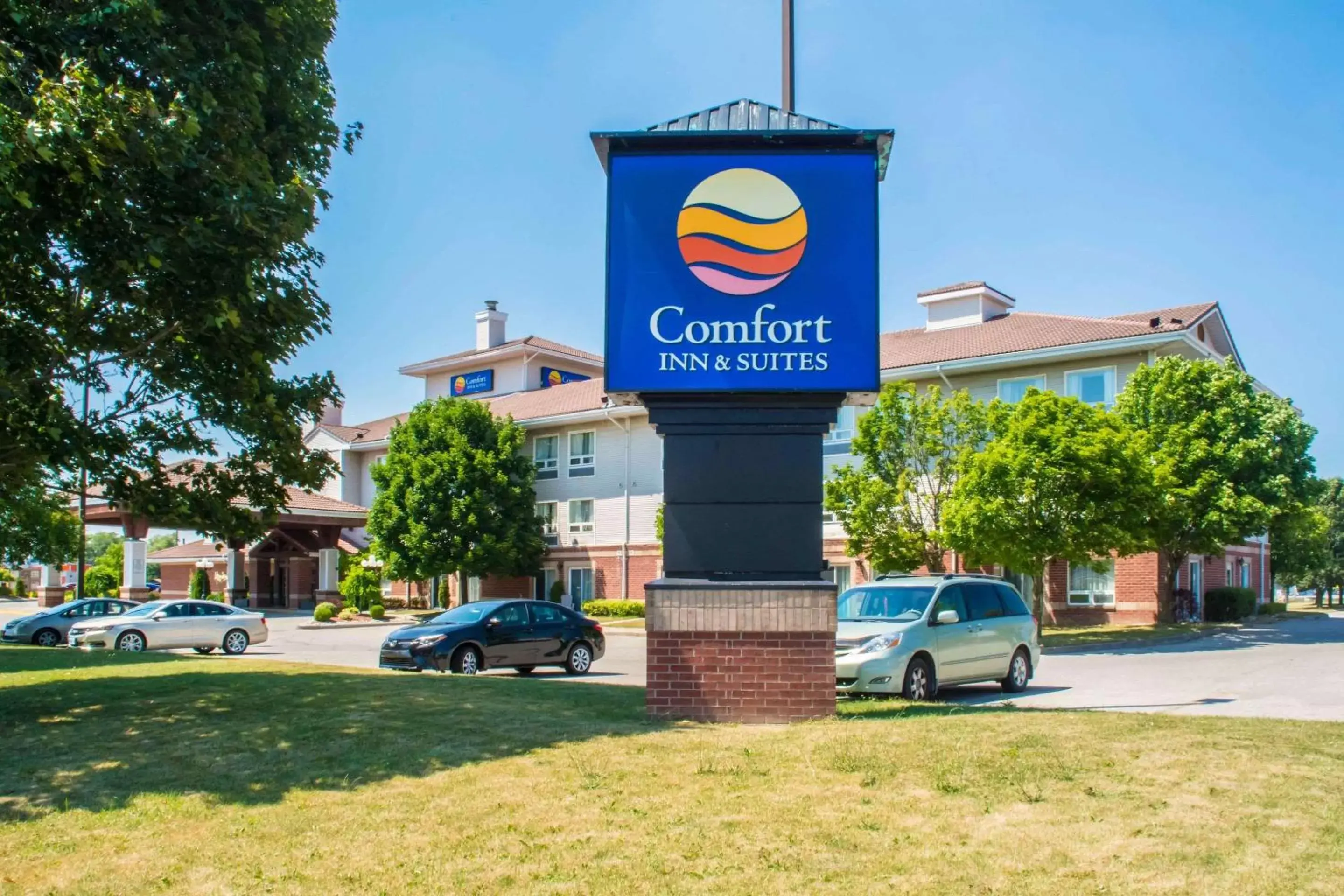 Property Building in Comfort Inn and Suites Ingersoll