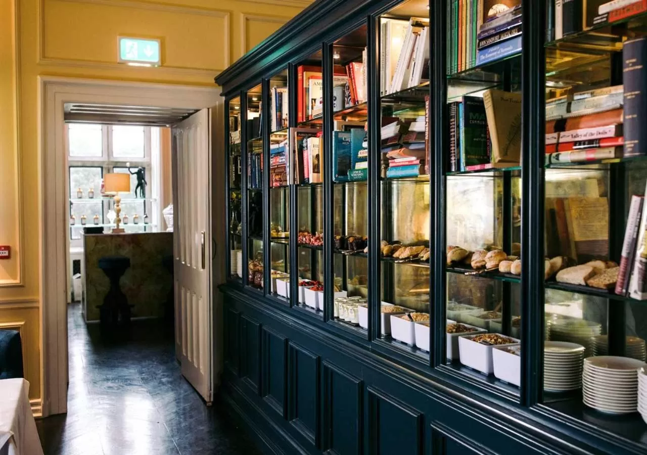 Breakfast in Kilkea Castle