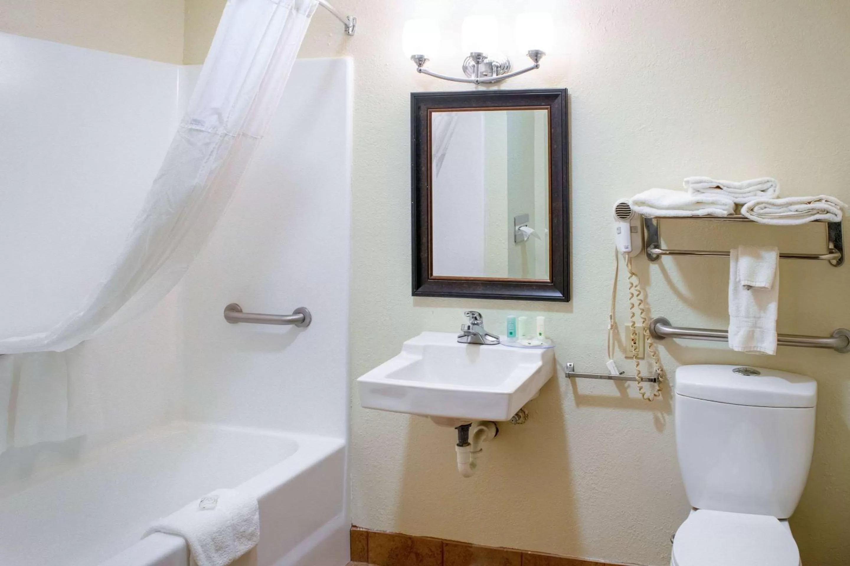 Photo of the whole room in Quality Inn Plainfield - Indianapolis West