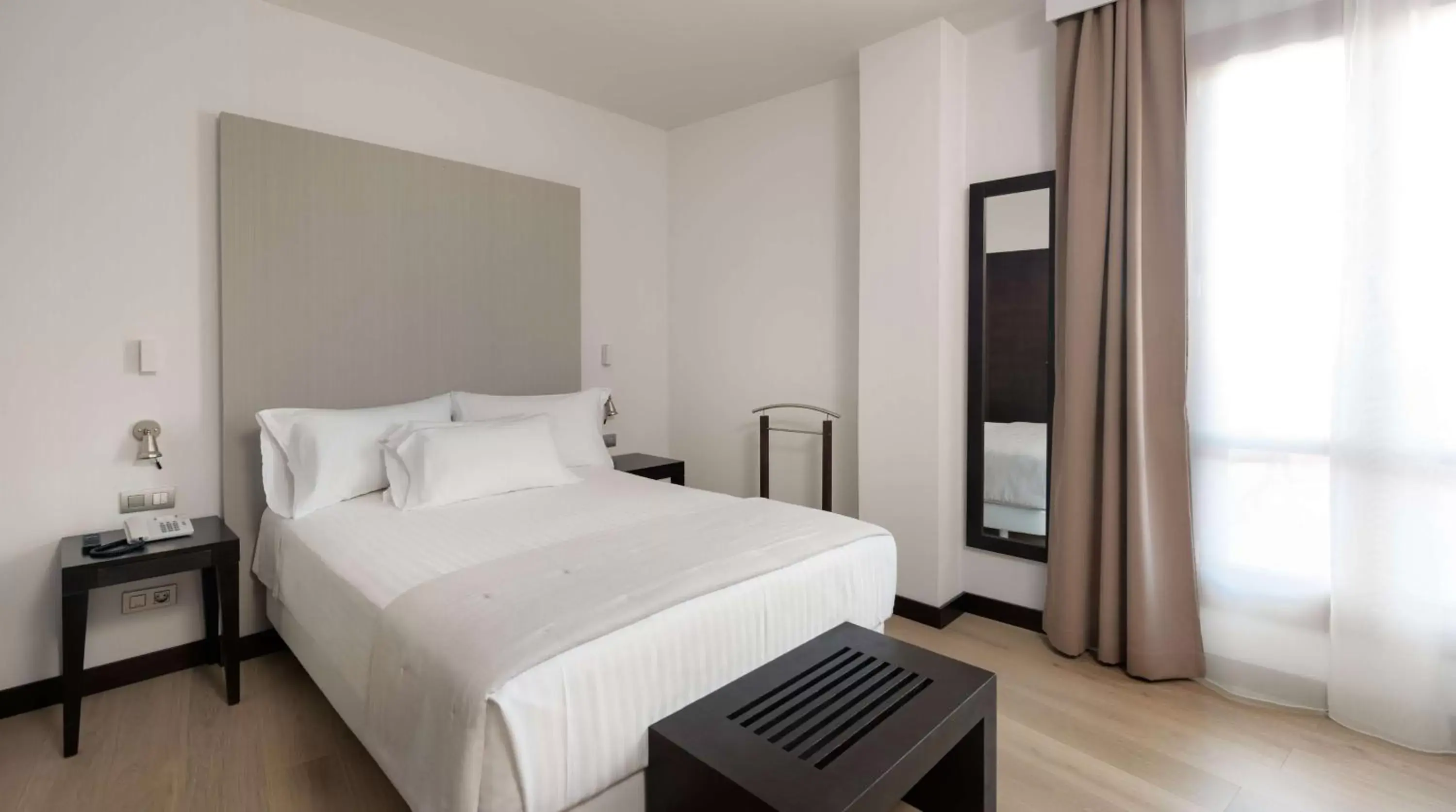Superior Double or Twin Room with Terrace in NH Cartagena Superior Double or Twin Room with Terrace in NH Cartagena