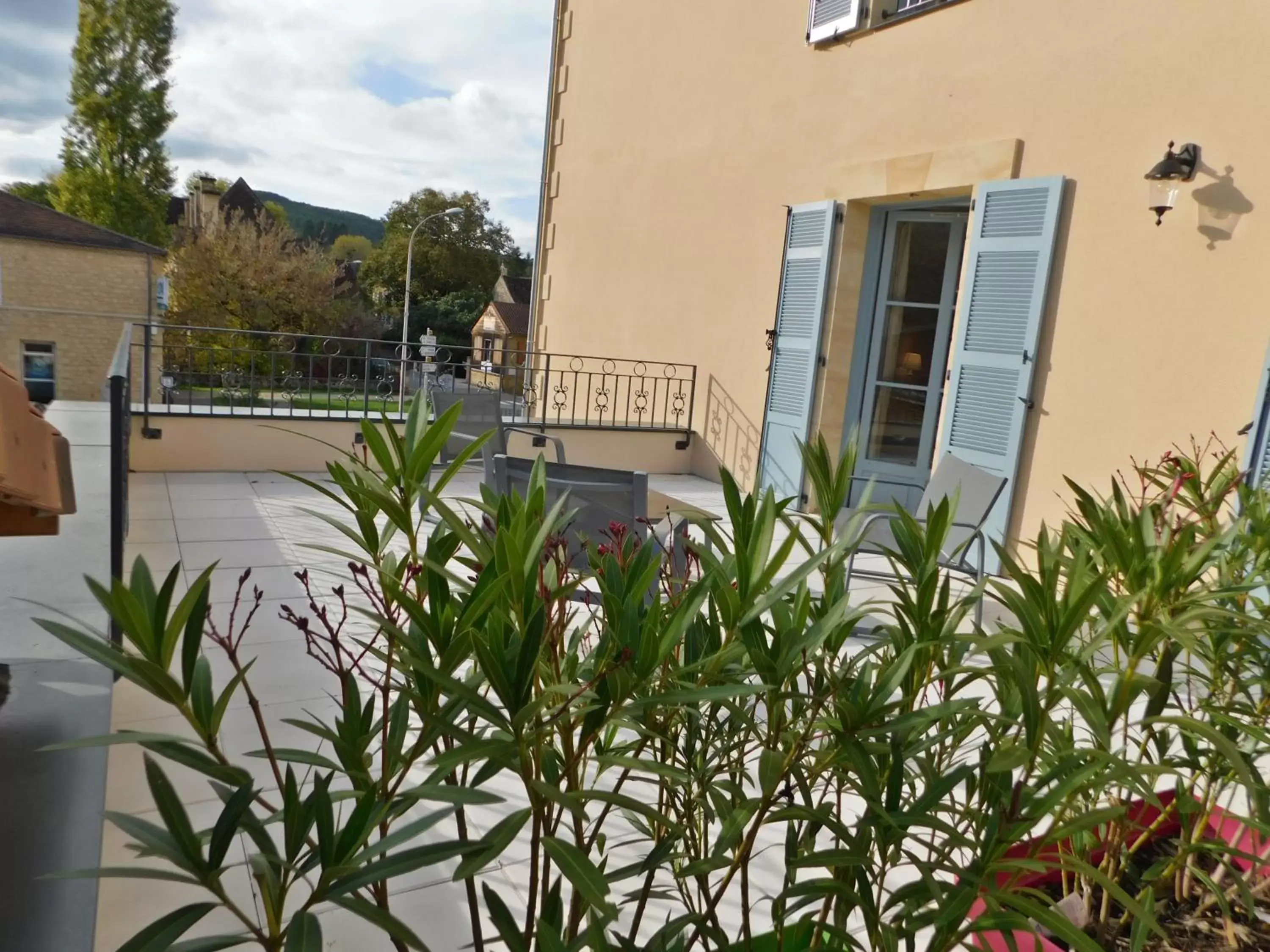 Balcony/Terrace, Property Building in Hotel-Restaurant des Augustins - Cosy Places by CC - Proche Sarlat