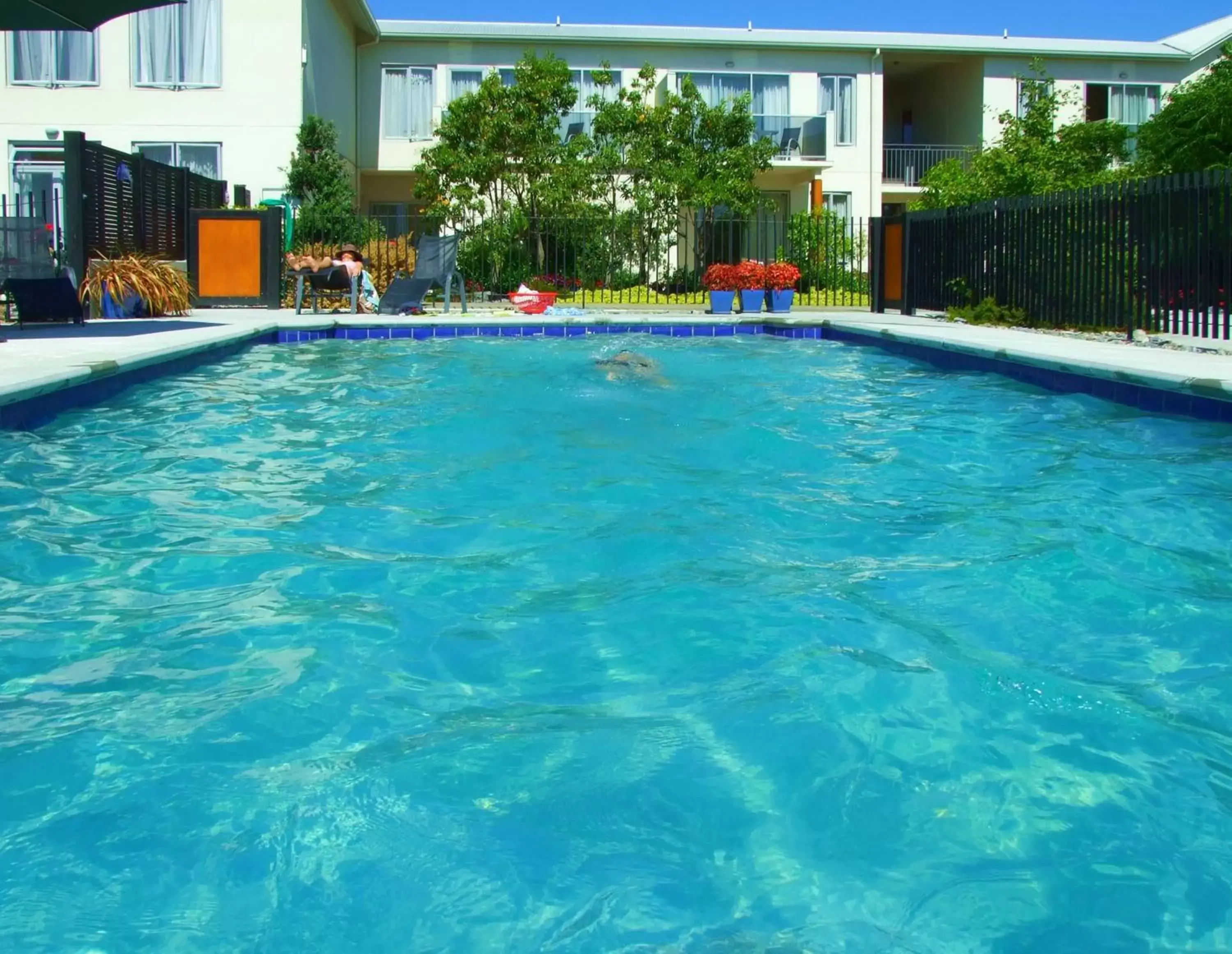 Swimming Pool in Parkside Motel